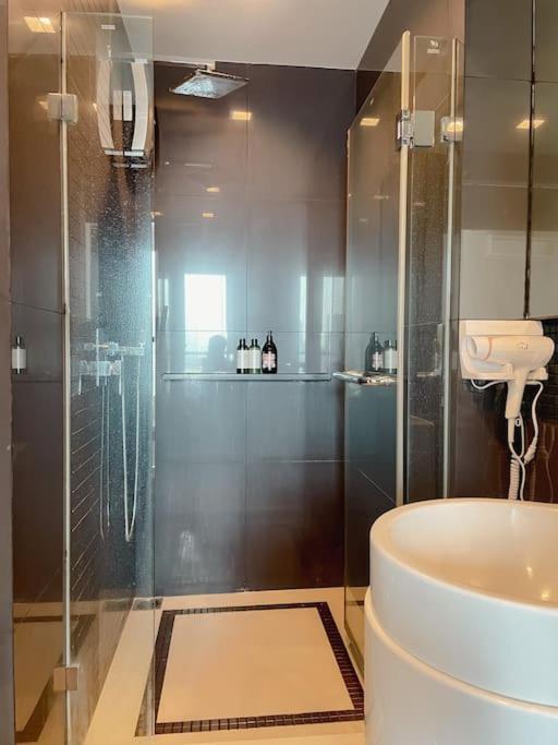 Apartment Opulence Riverview With Train Access Bangkok
