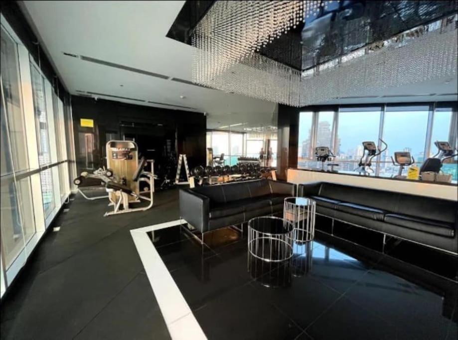 Apartment Opulence Riverview With Train Access *