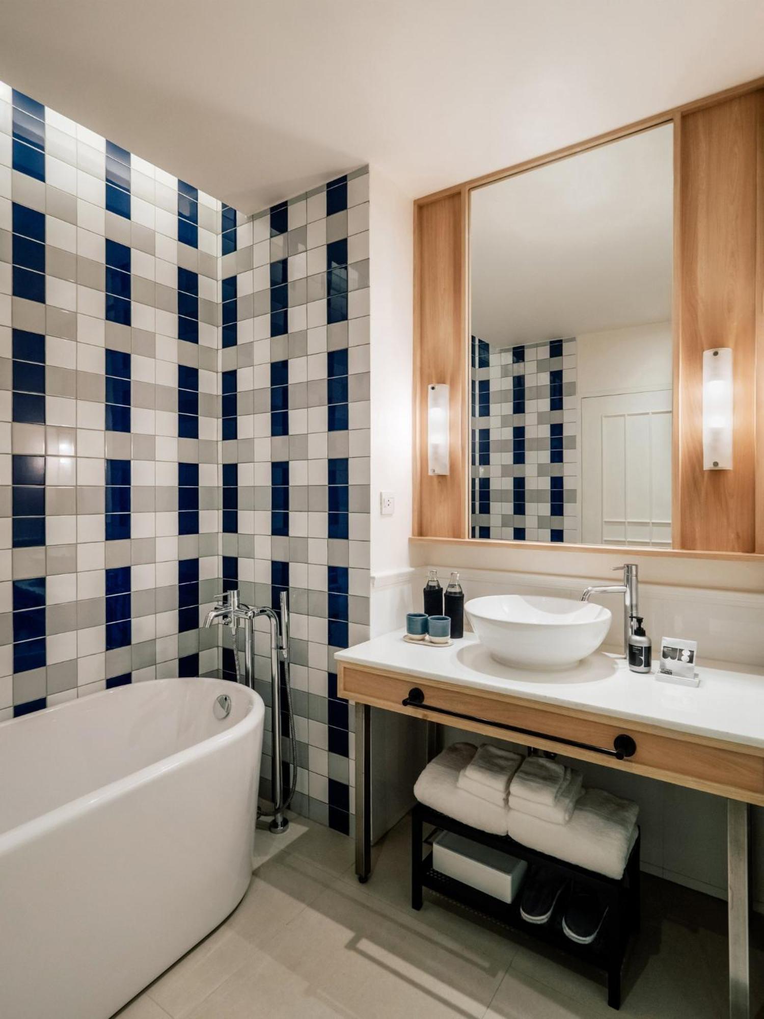 Hotel The Standardx, Phra Arthit 4*