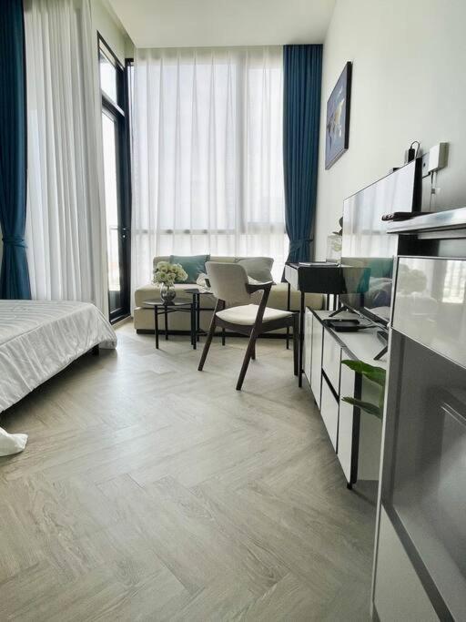 Luxurious River View Chao Phraya River Apartment Bangkok