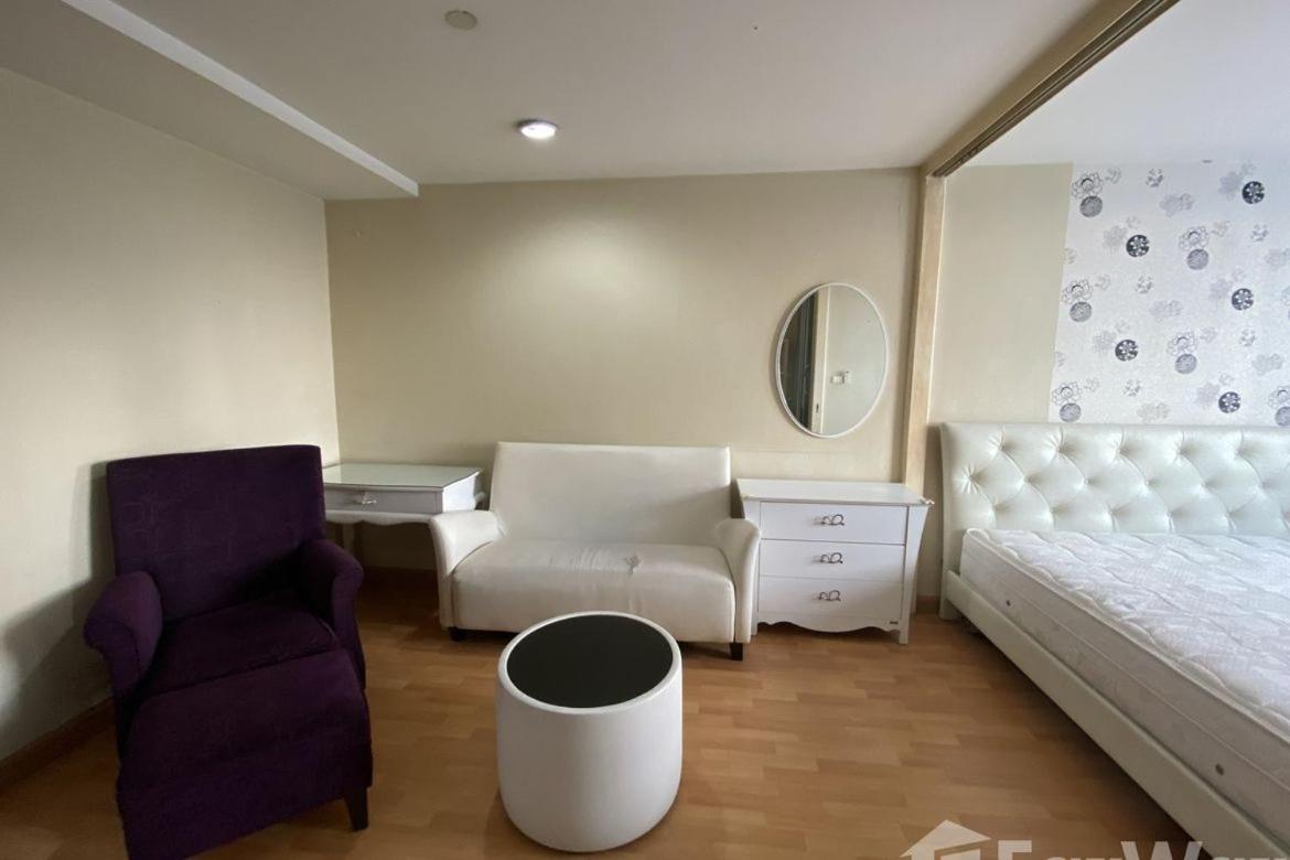 Location 1 Bedroom