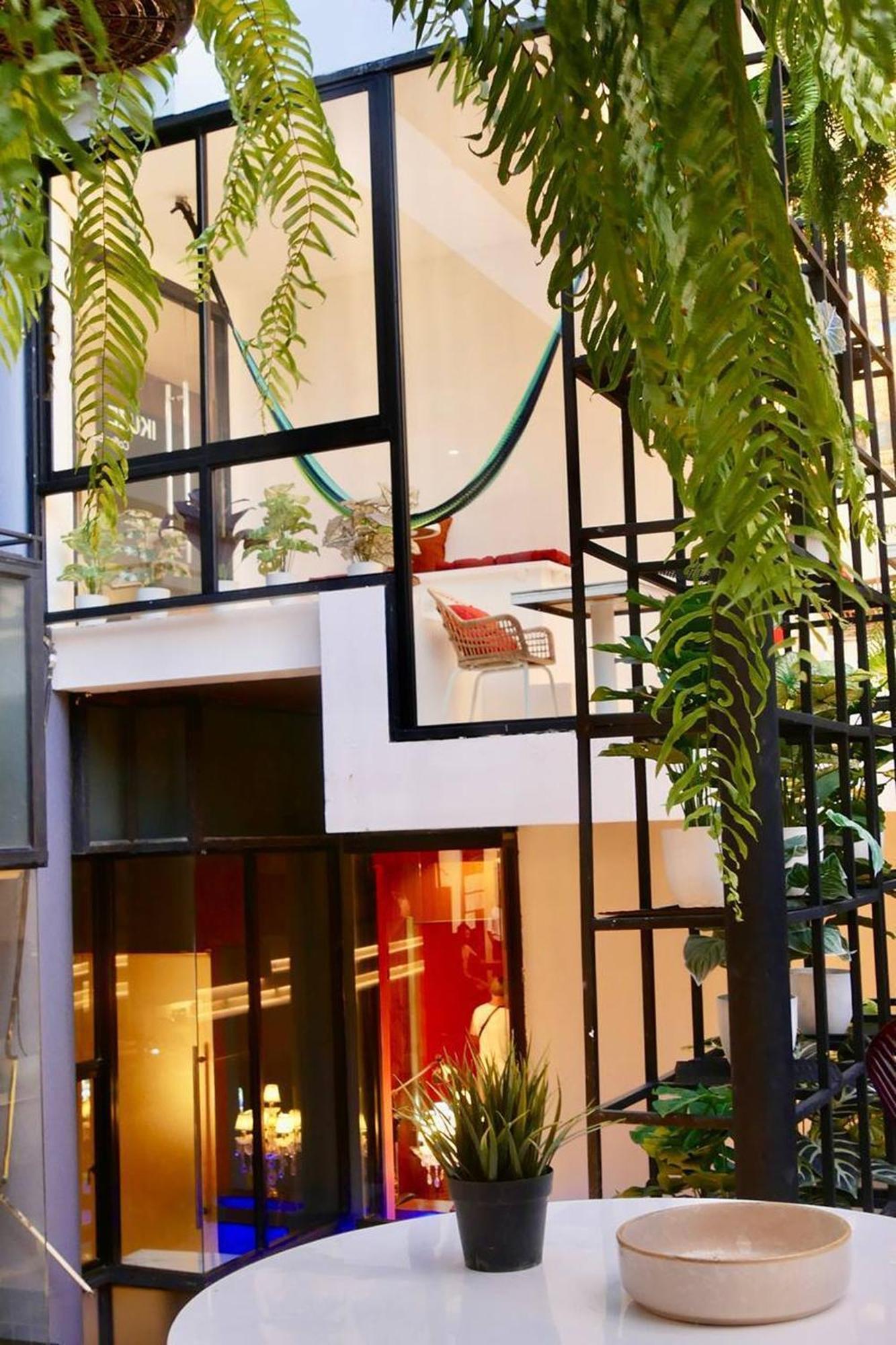 Hostal Blu Ari Stylish Gay Poshtel Bangkok