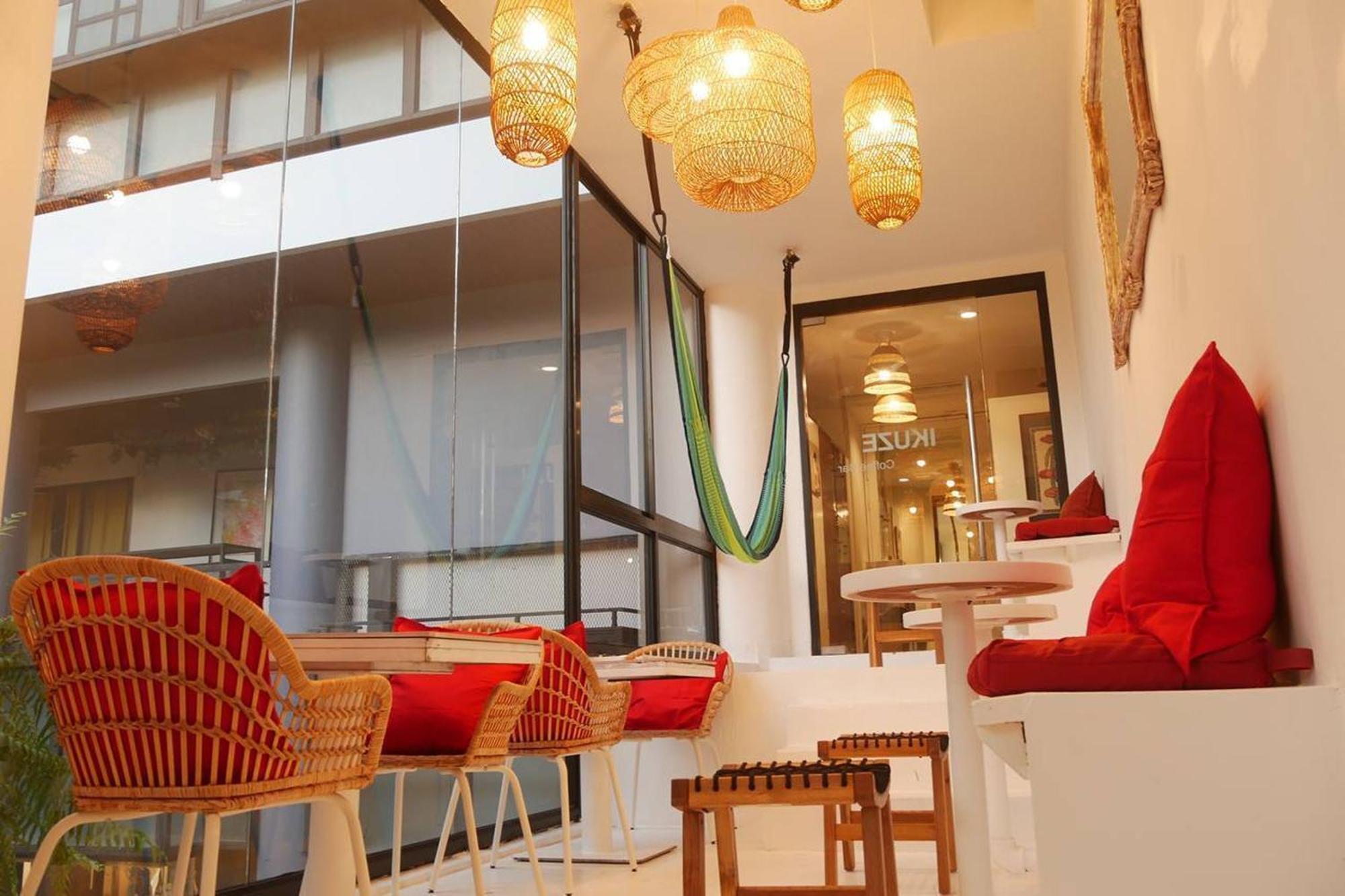 Blu Ari Stylish Gay Poshtel Hostal Bangkok