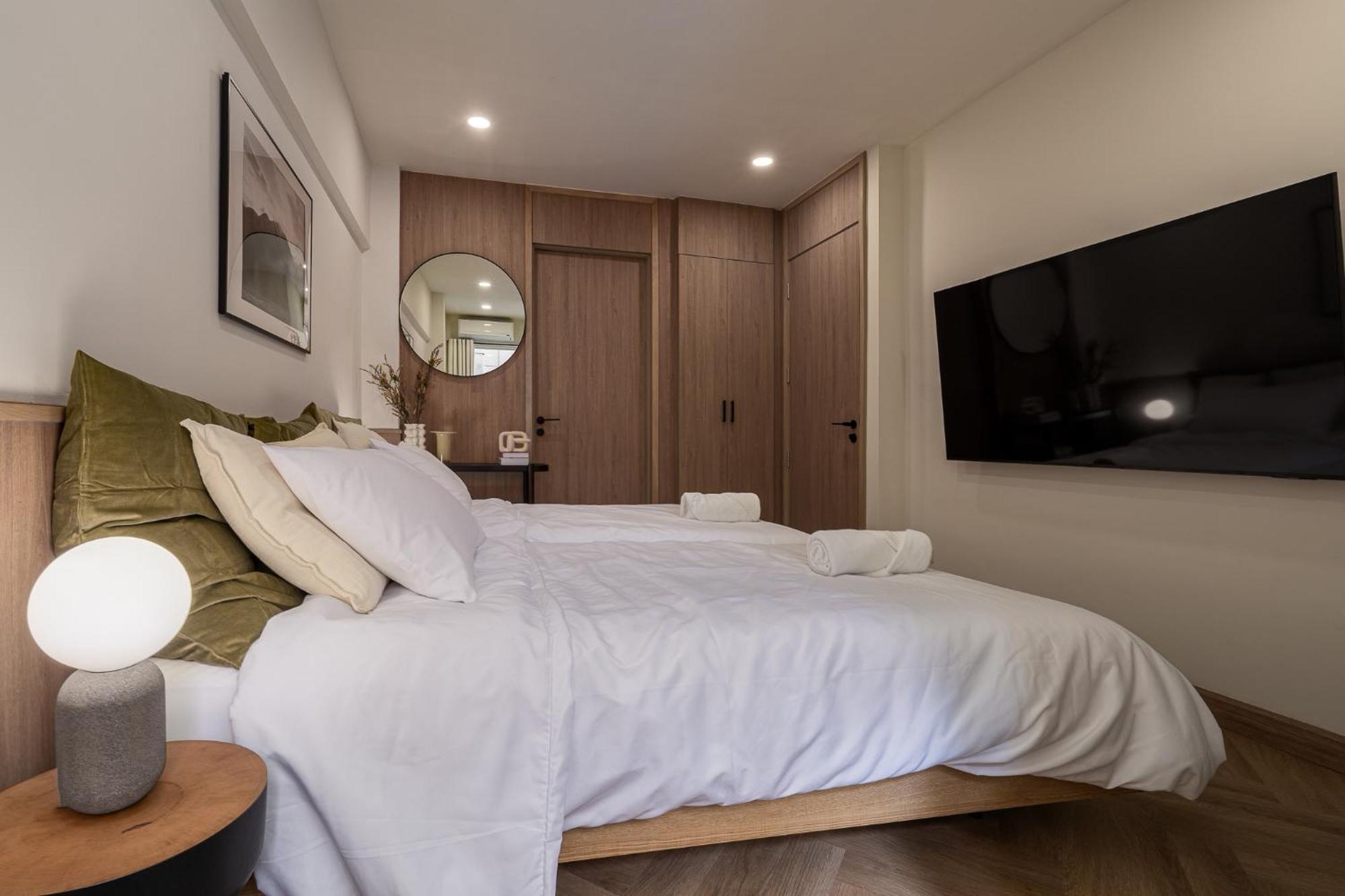 Whole Floor Penthouse, 3 Bedroom 3 Bath, Next To Metro Station *