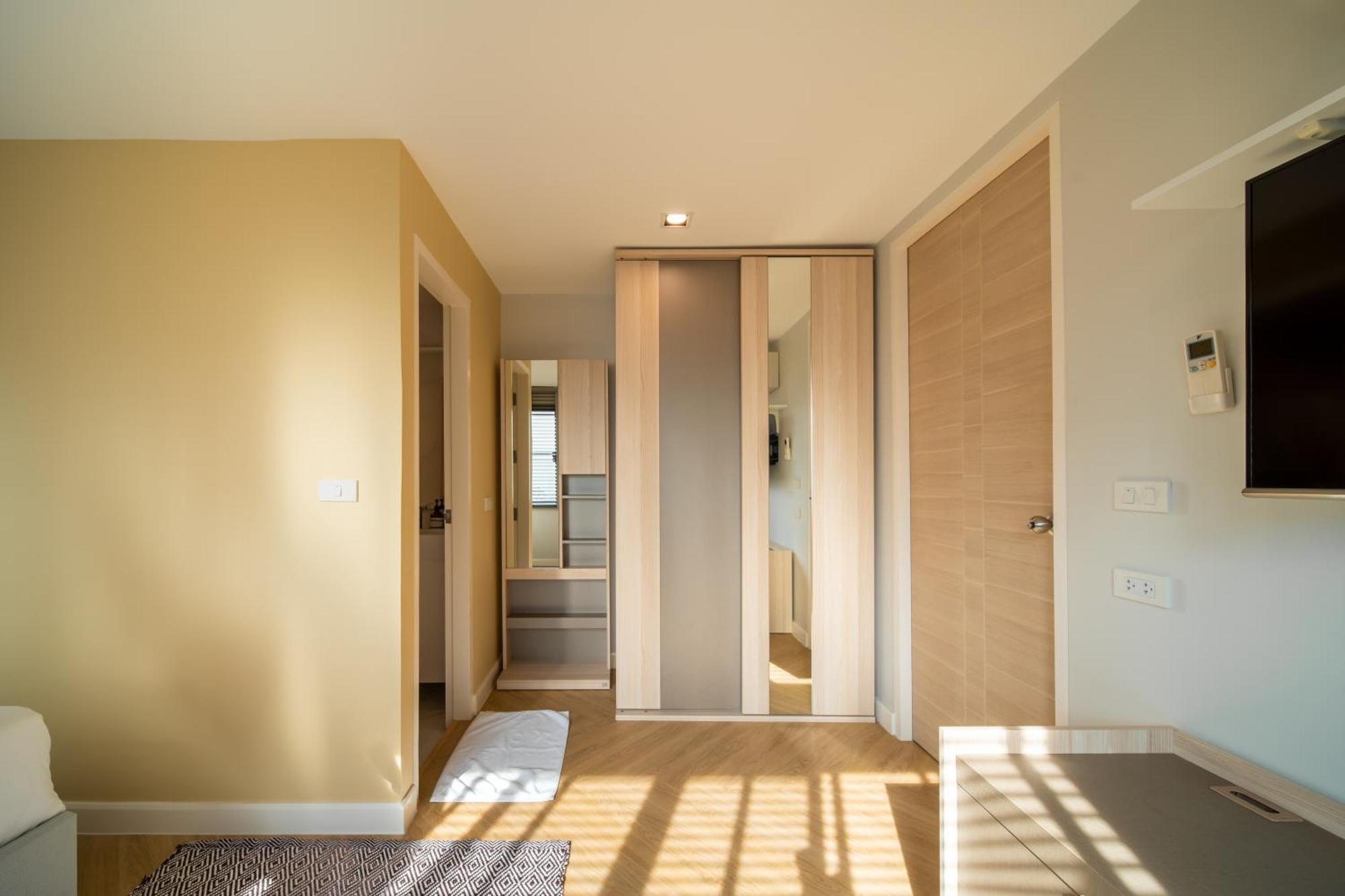 Triple Four Apartment *