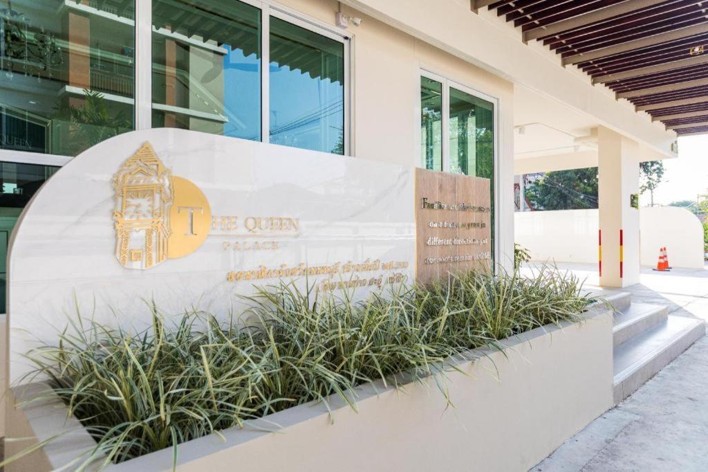 The Queen Palace 4* Bangkok