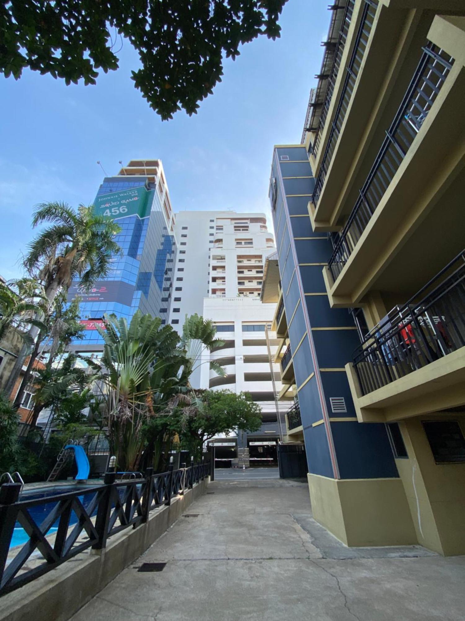 Phatana Court Guest house *