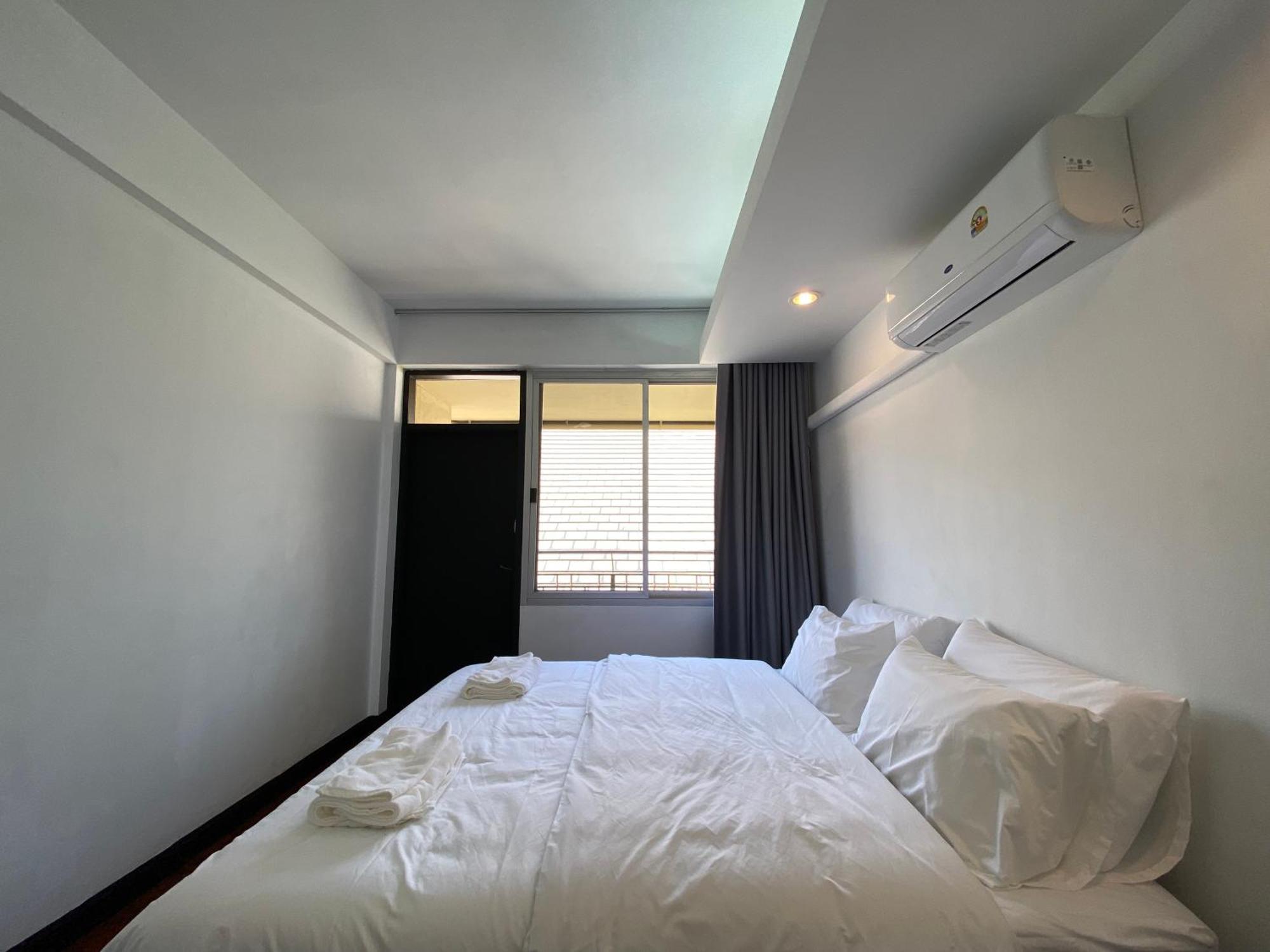 Phatana Court Guest house *