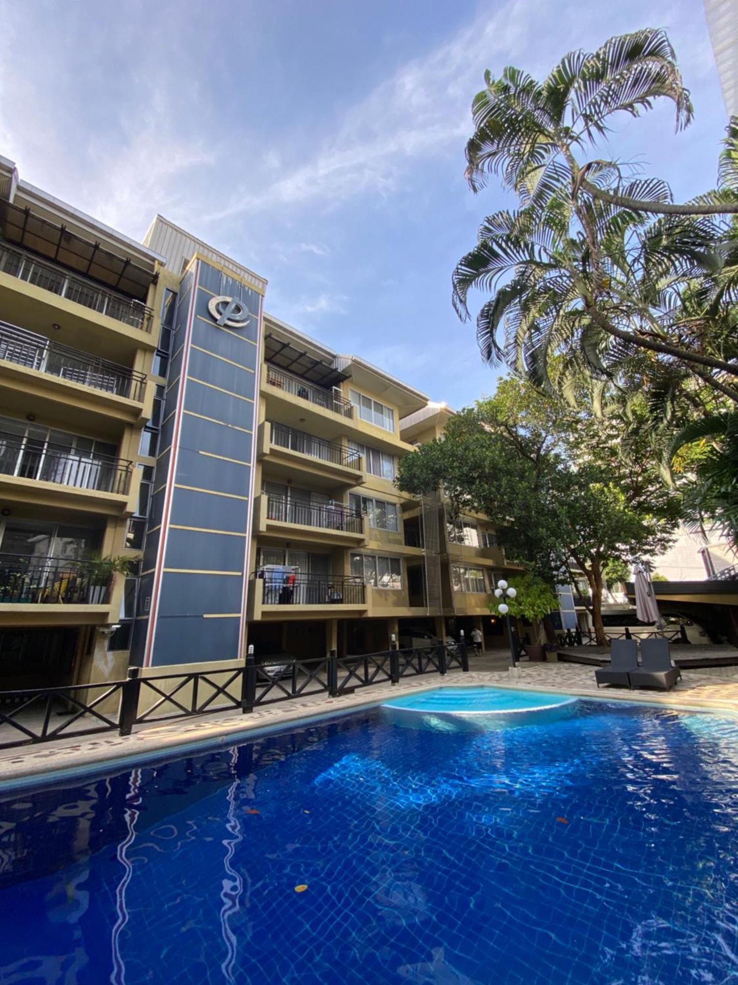 Phatana Court Guest house *