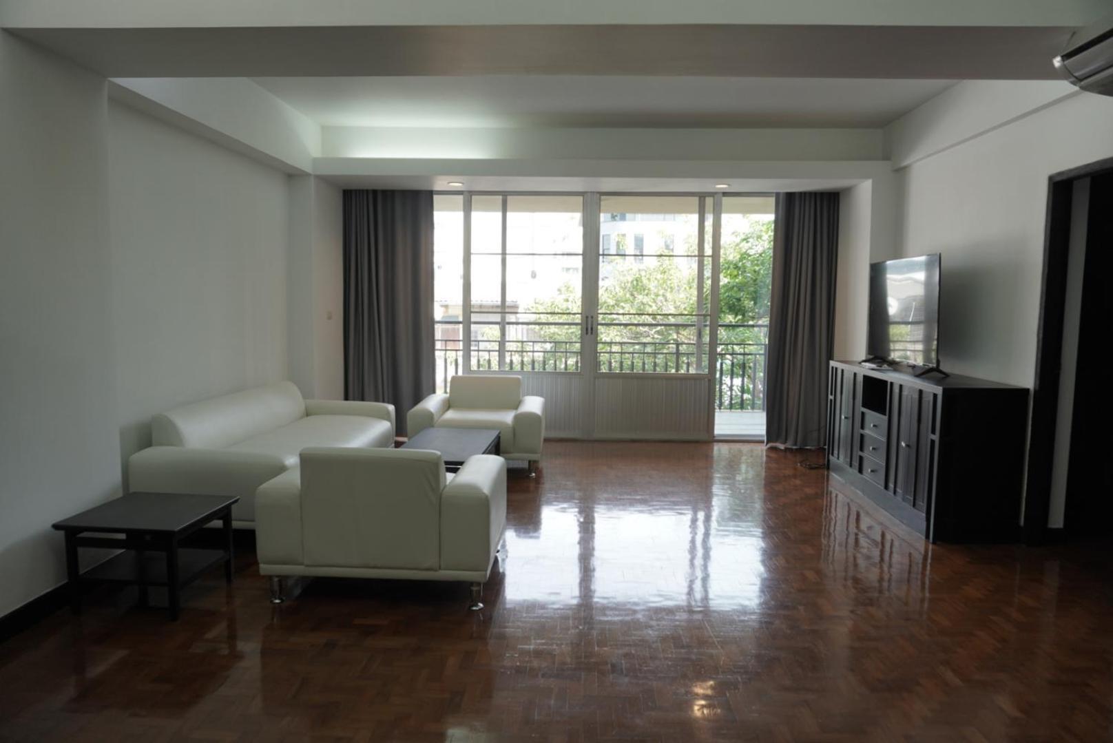 Phatana Court