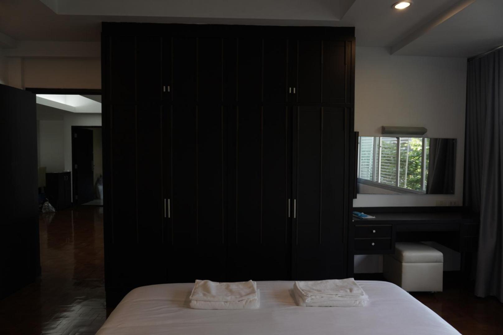 Phatana Court Guest house *