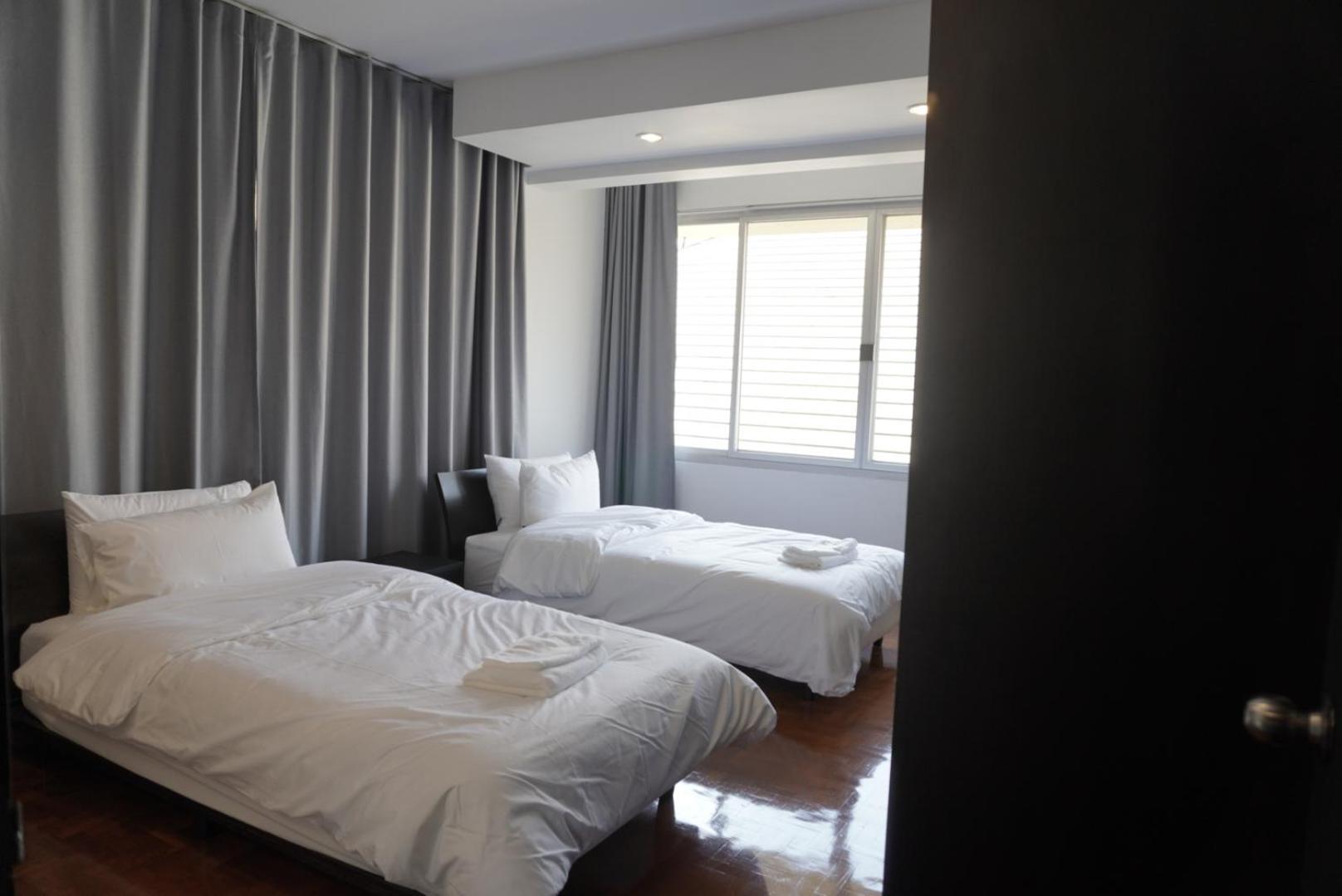 Phatana Court Guest house *