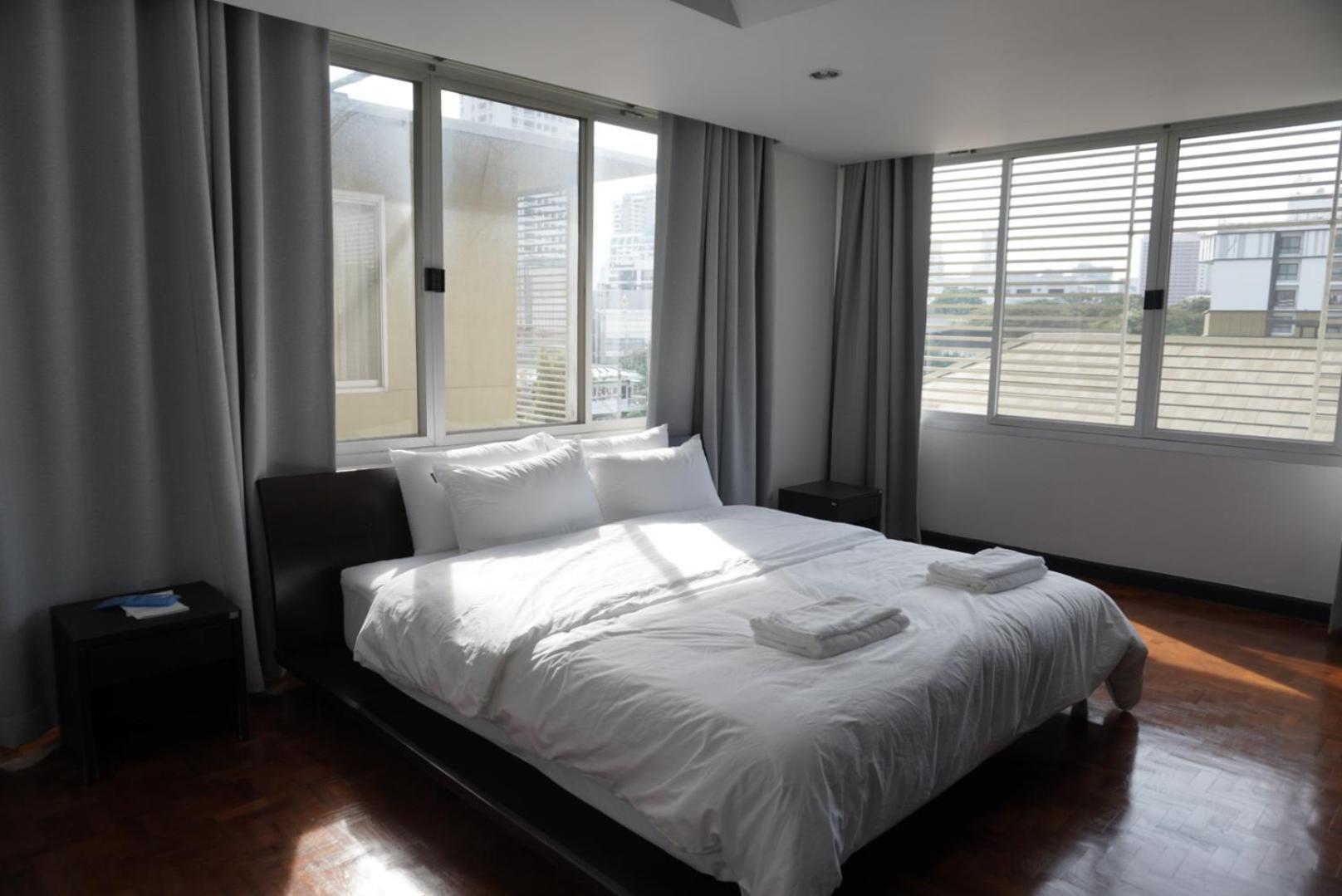 Phatana Court Guest house *
