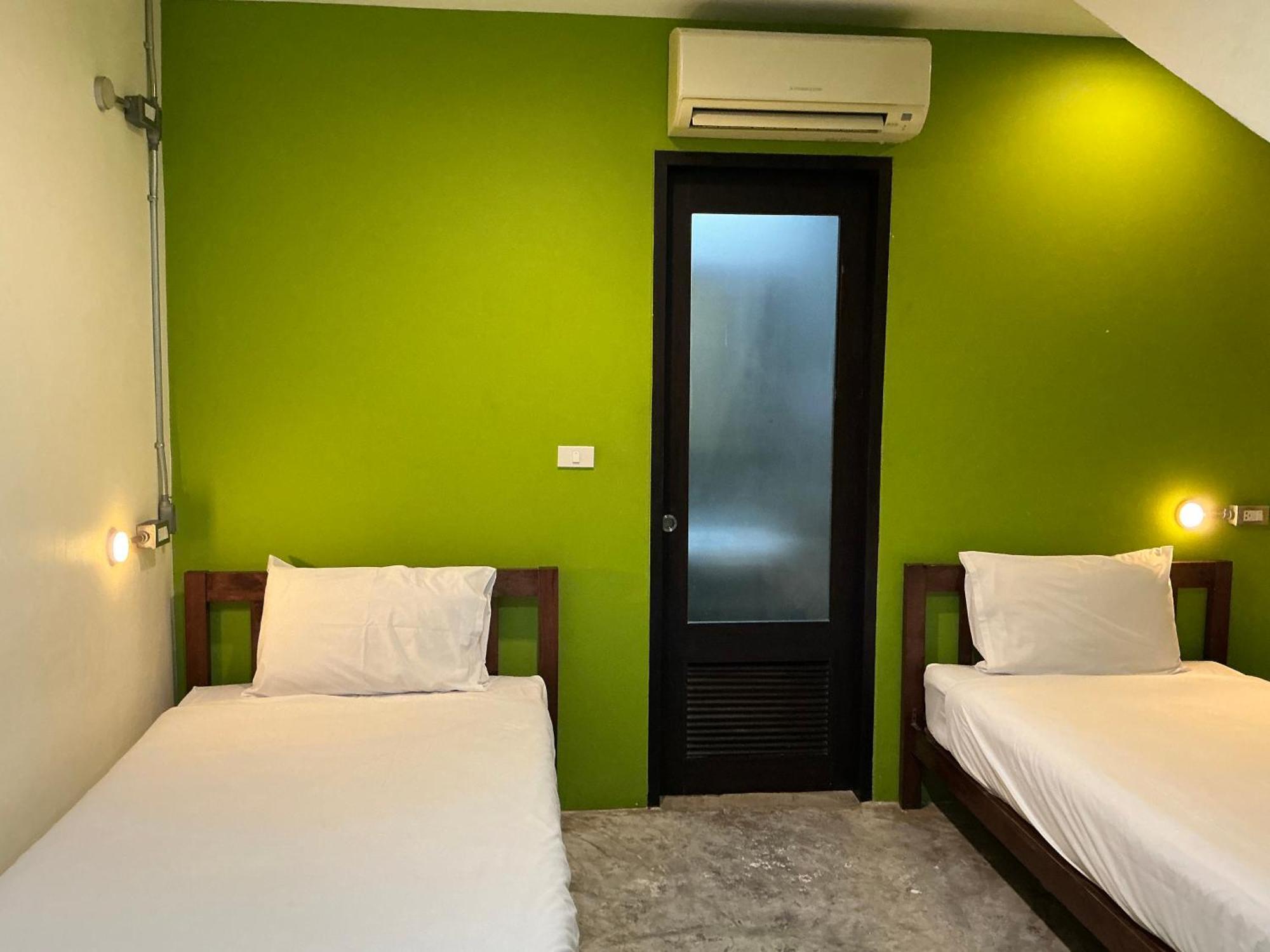 Udee Asrama Bangkok