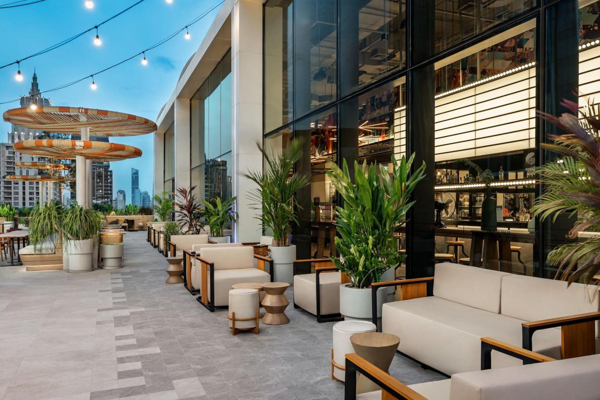 Moxy Ratchaprasong Khách sạn 4*