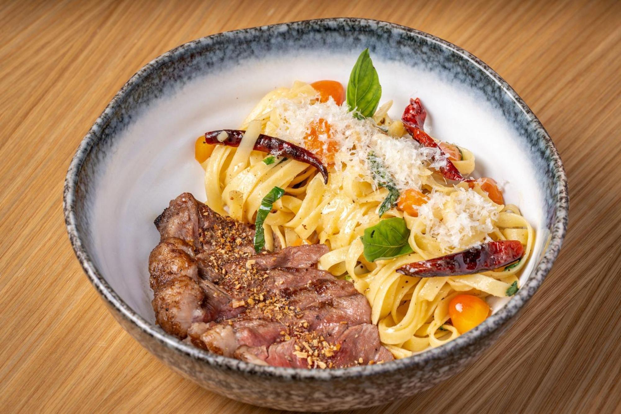 Khách sạn Moxy Ratchaprasong Bangkok