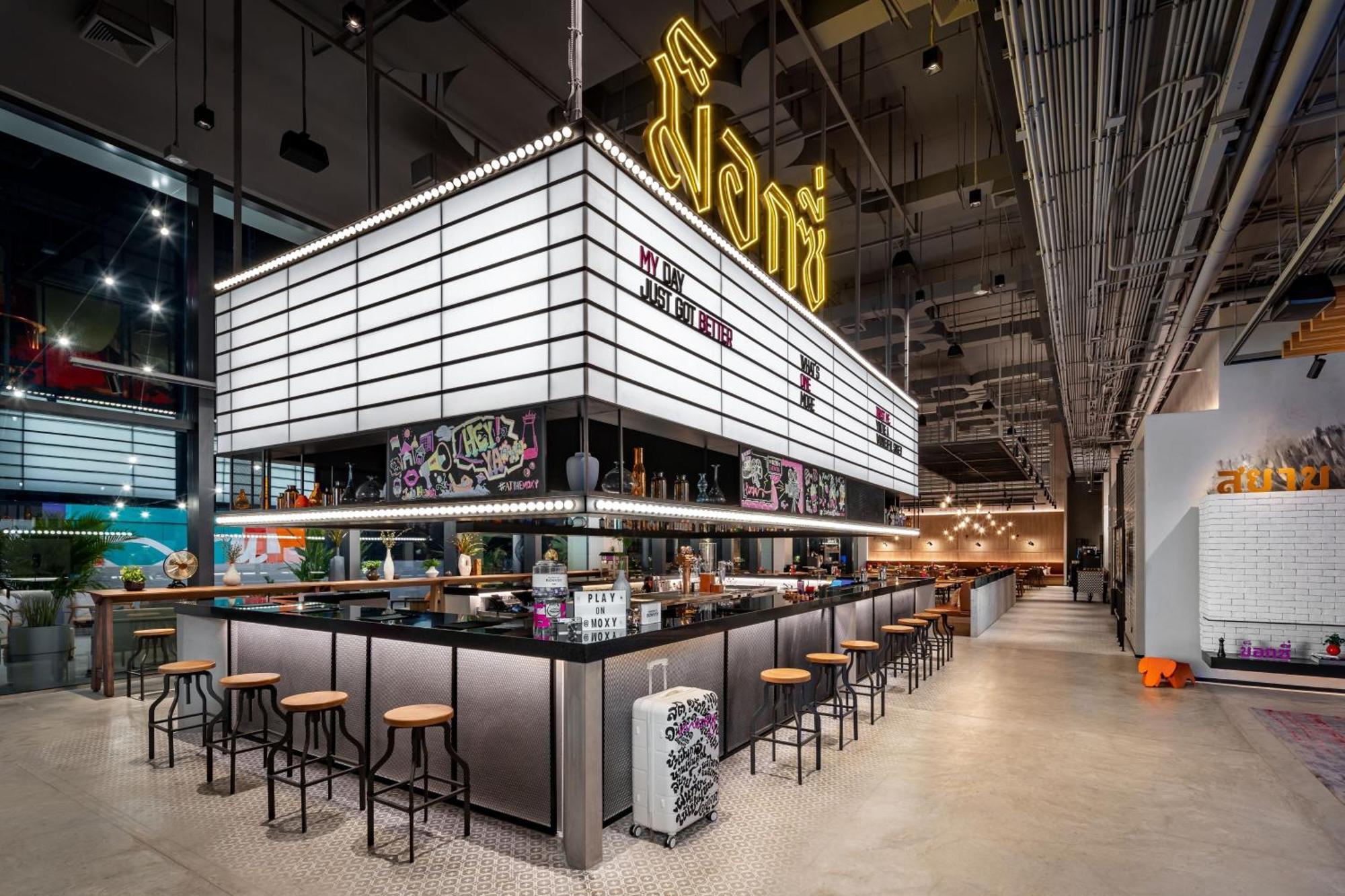 Khách sạn Moxy Ratchaprasong 4*