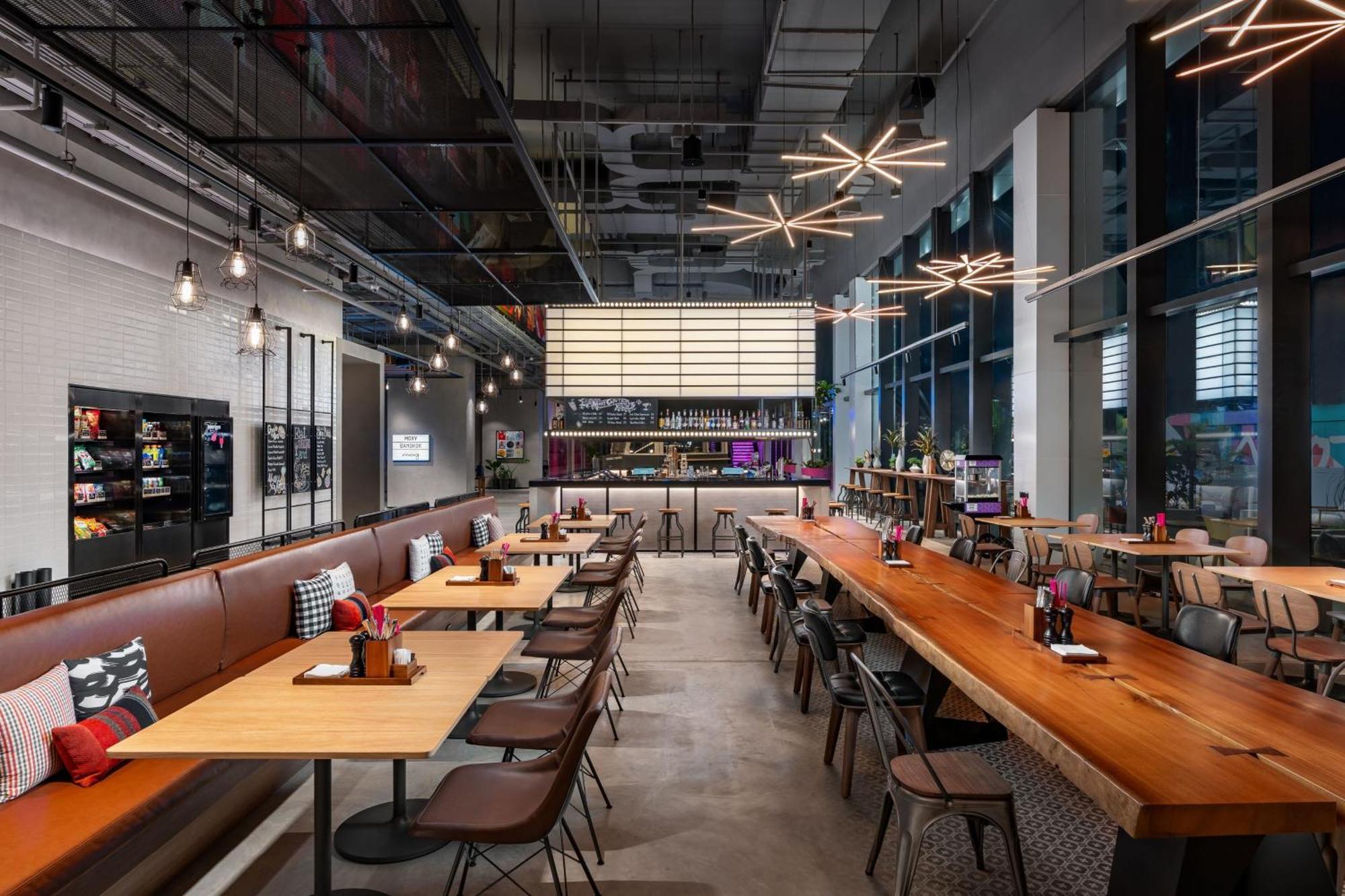 Khách sạn Moxy Ratchaprasong Bangkok