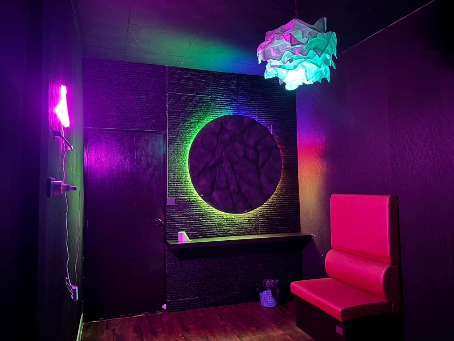 Doctor Alien Don Mueang Albergue *