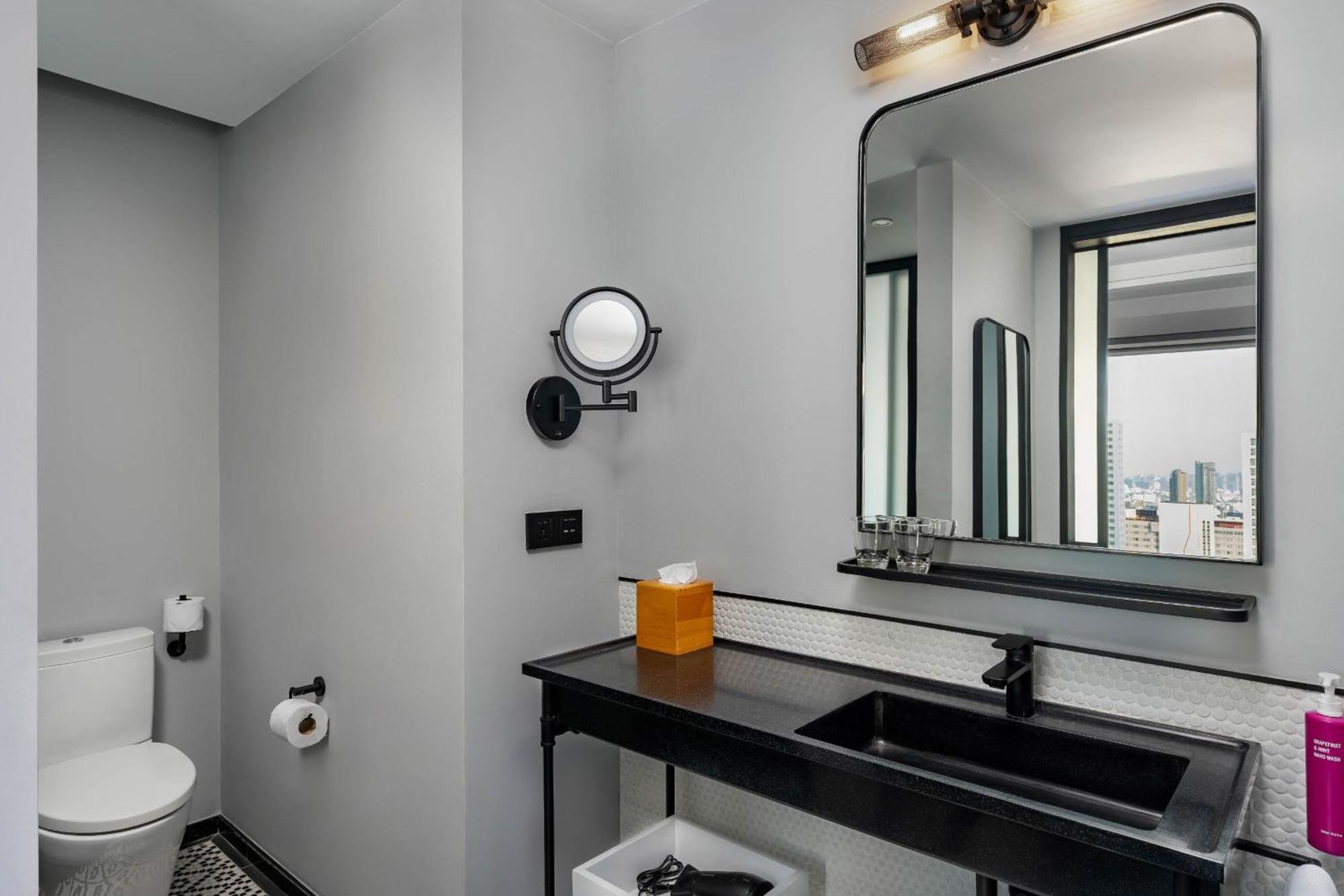 Moxy Ratchaprasong Khách sạn