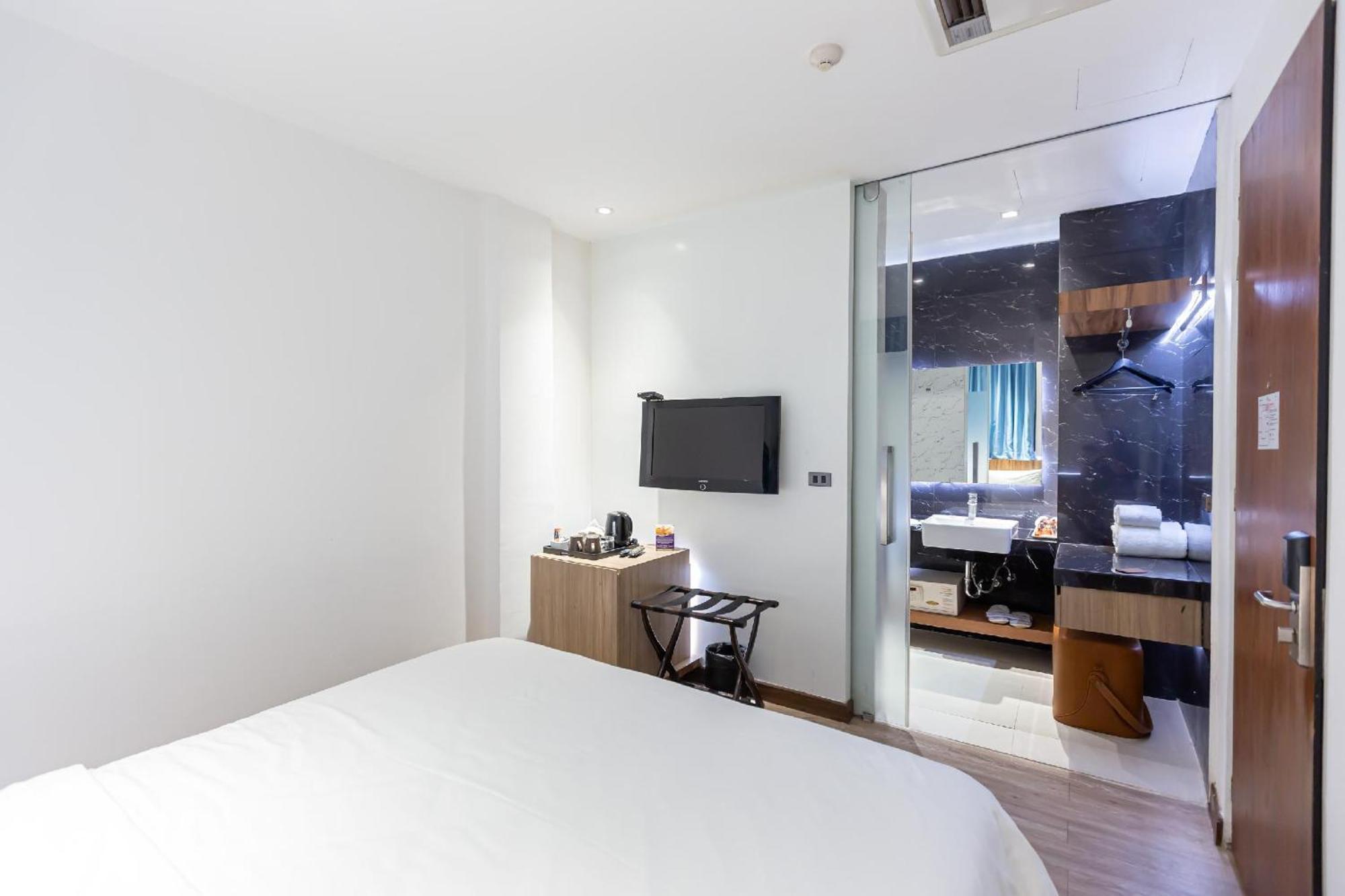 Uno Express Hotell 3*