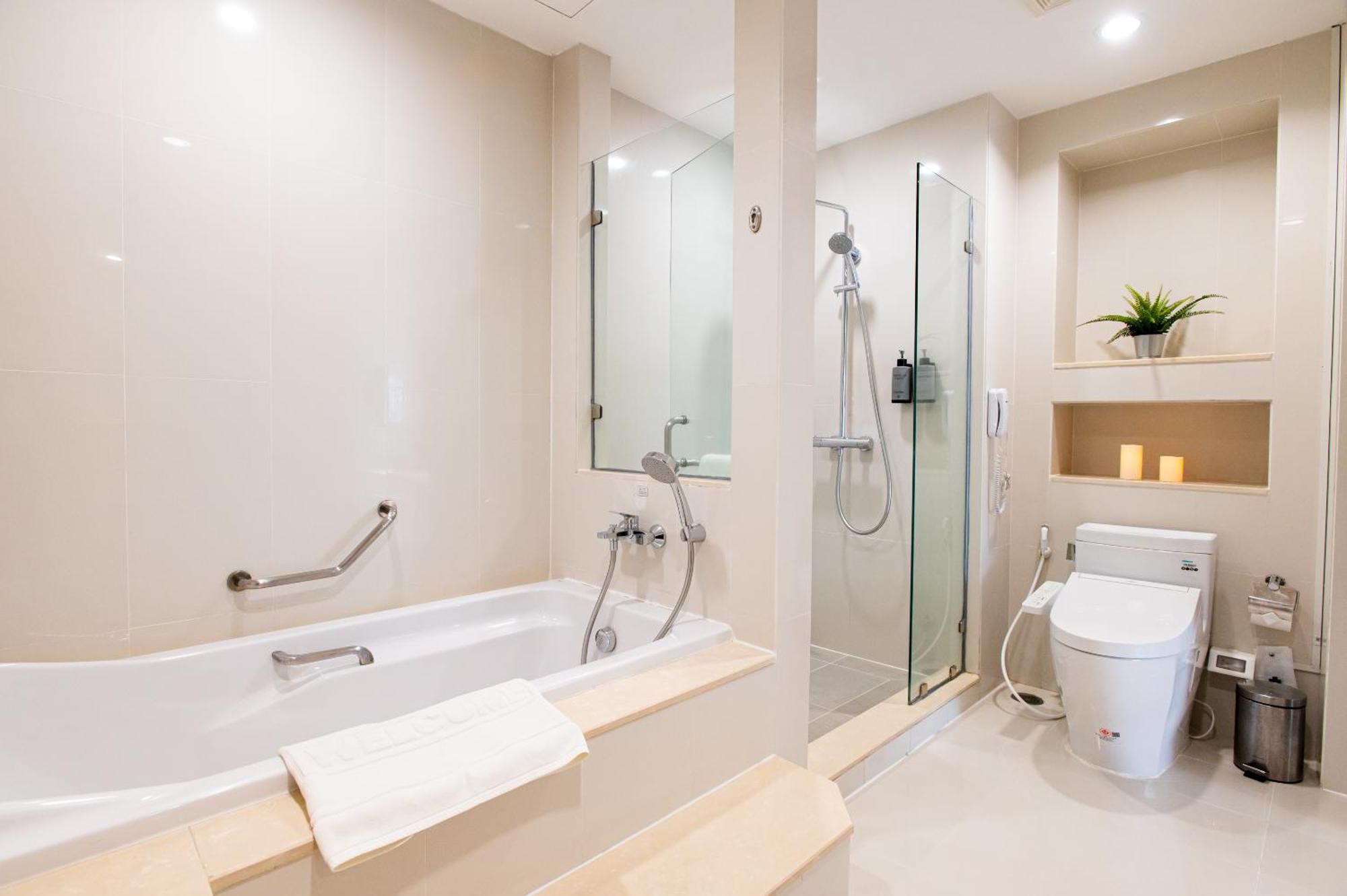 Centre Point Silom - Newly Renovated