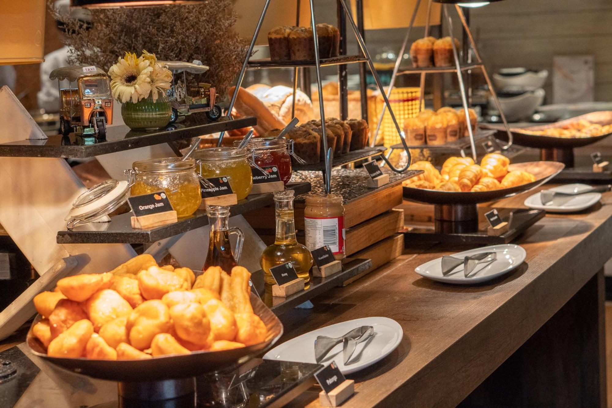 Mövenpick Sukhumvit 15 - Sha Hotel 5*
