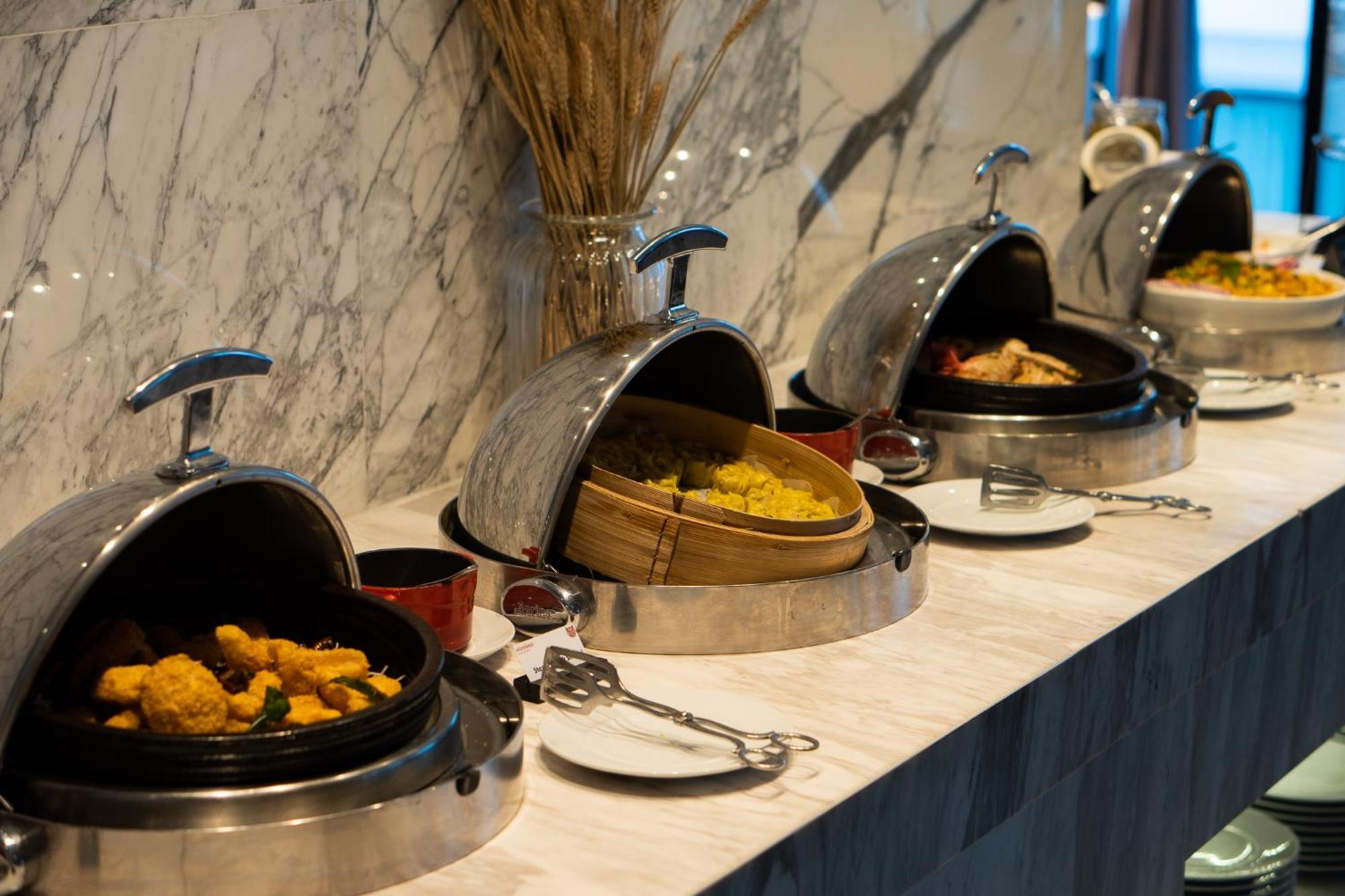 M\u00f6venpick Sukhumvit 15 Hotel 5*
