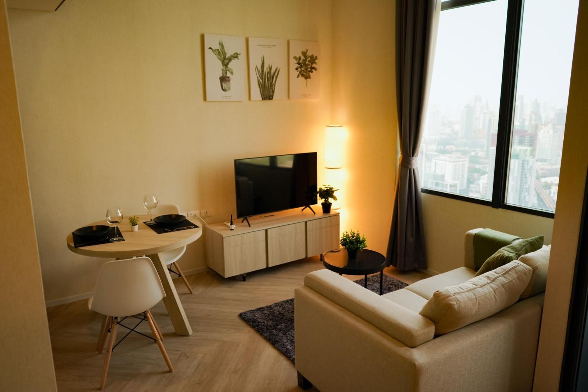 On Nut Duplex With Views, 5-minute Walk To Bts, Ideal Long *