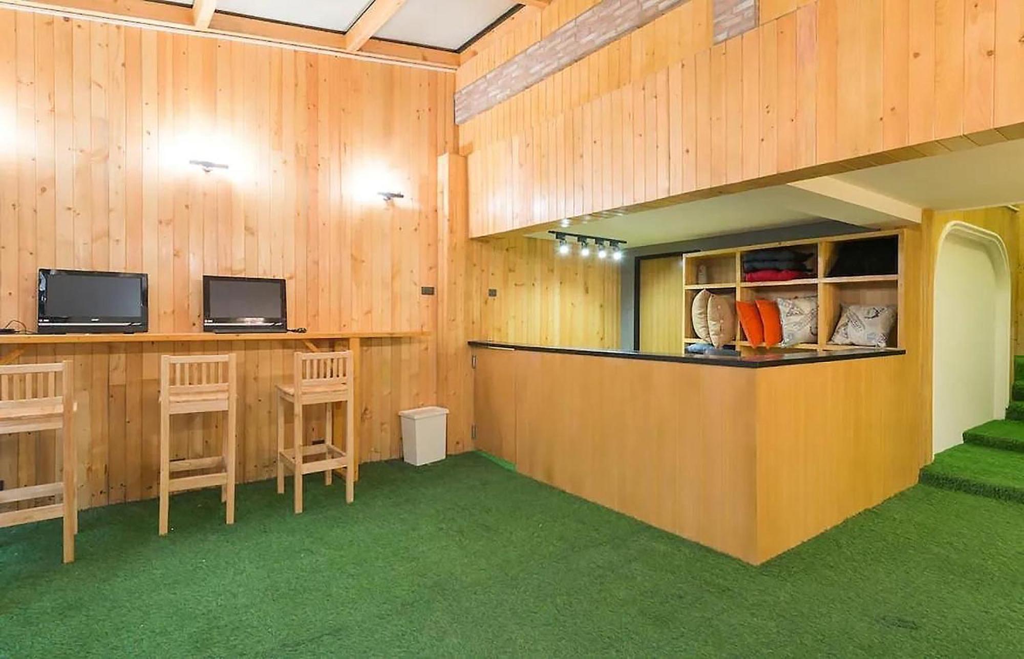 Double Five Hostel *