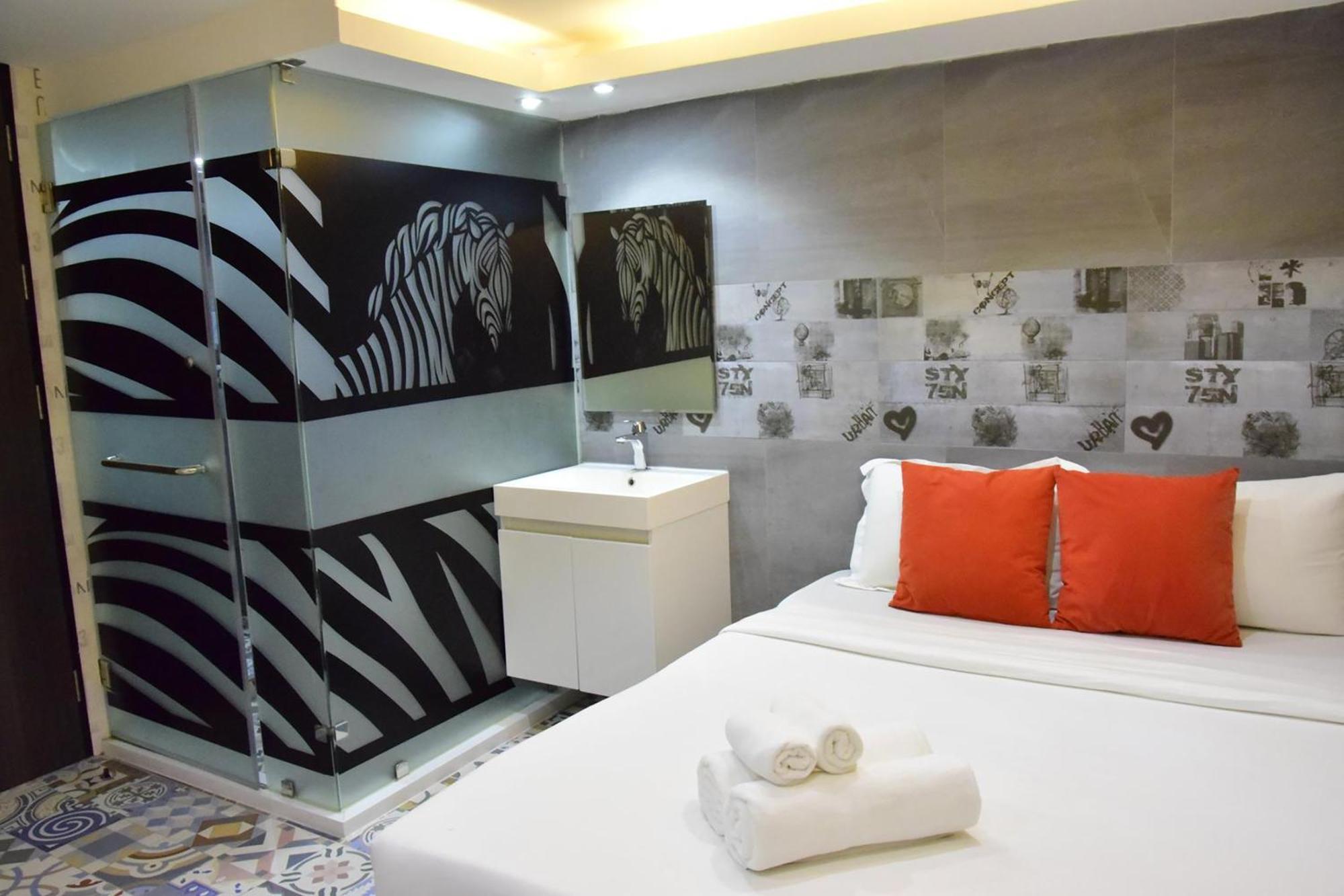 Double Five Hostel *