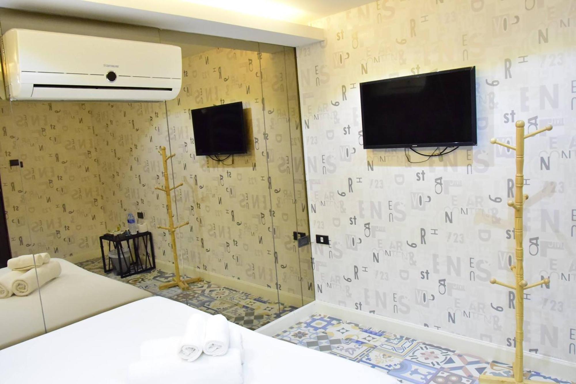 Hostel Double Five *