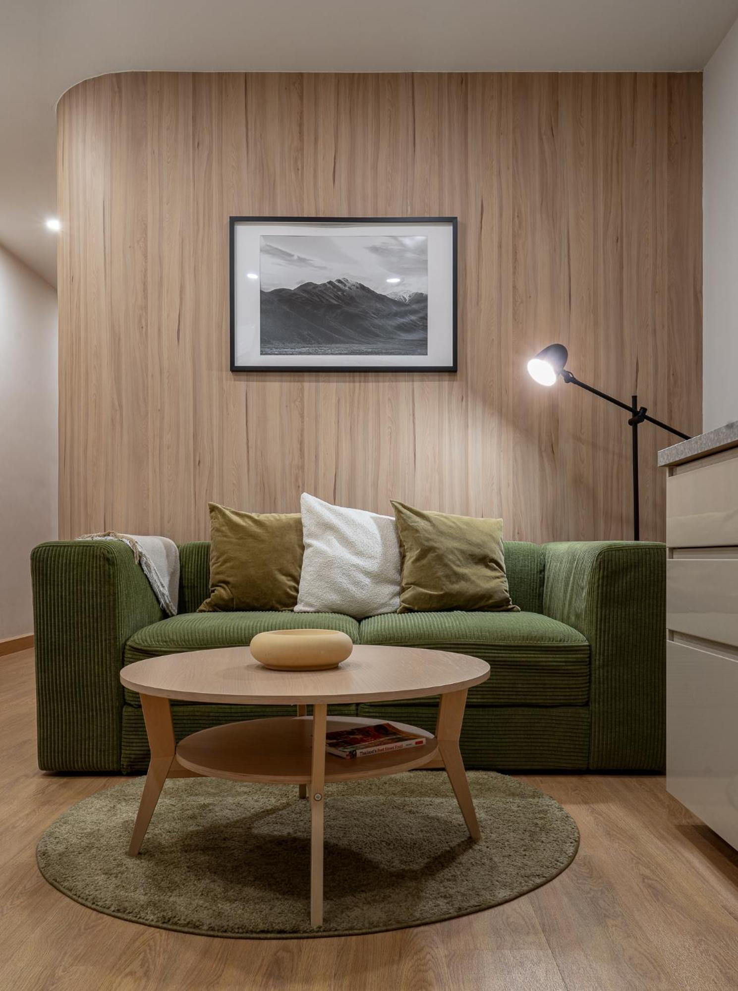 2 Bed 2 Bath / Luxury / 1 Min Walk To Bts Asok Bangkok