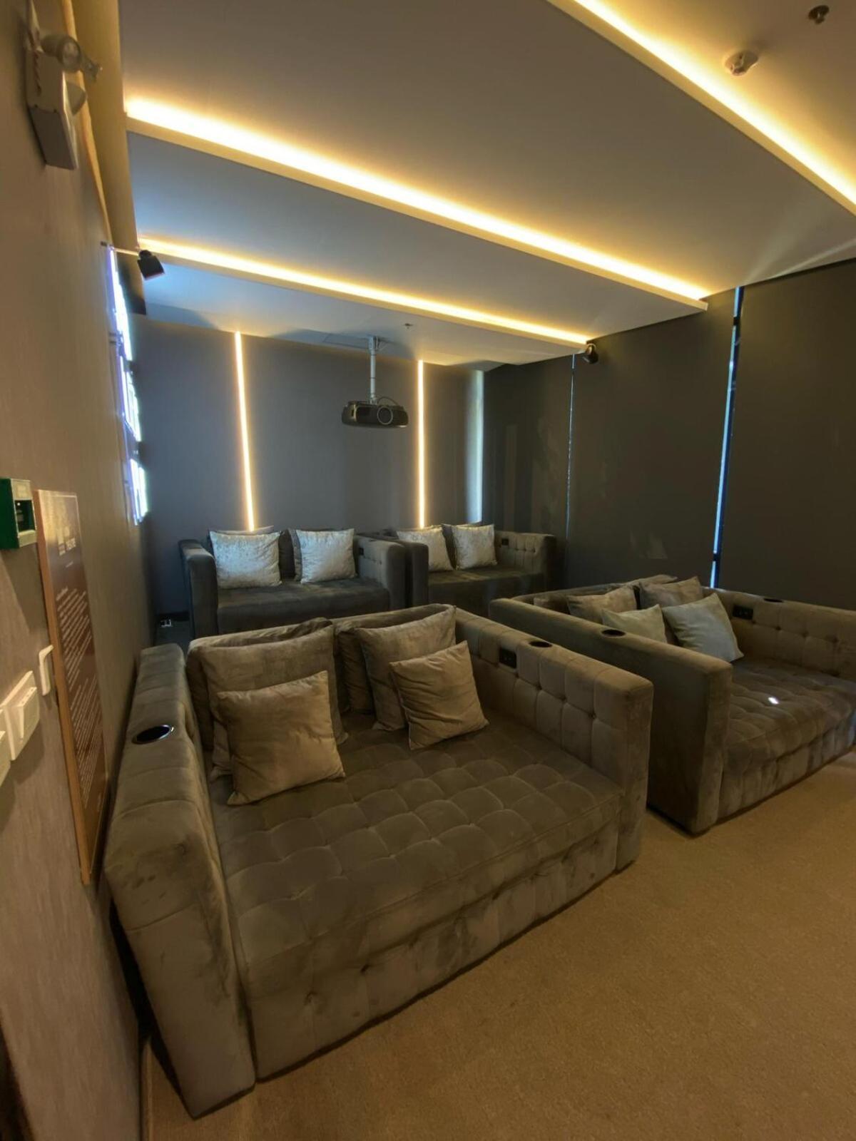 Luxury High Floor With Amenities - Gym, Sauna, Rooftop Garden, Cinema Theater *