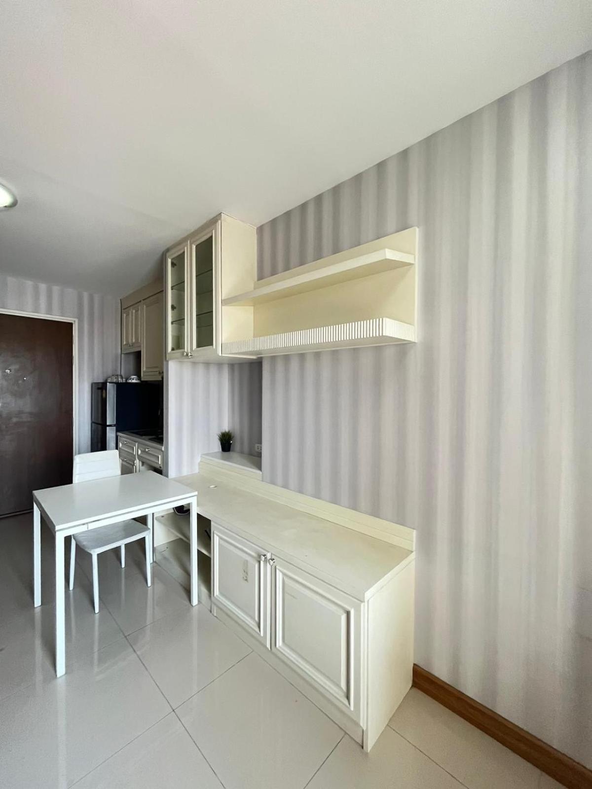 Peaceful One Bedroom By The River Apartment Bangkok