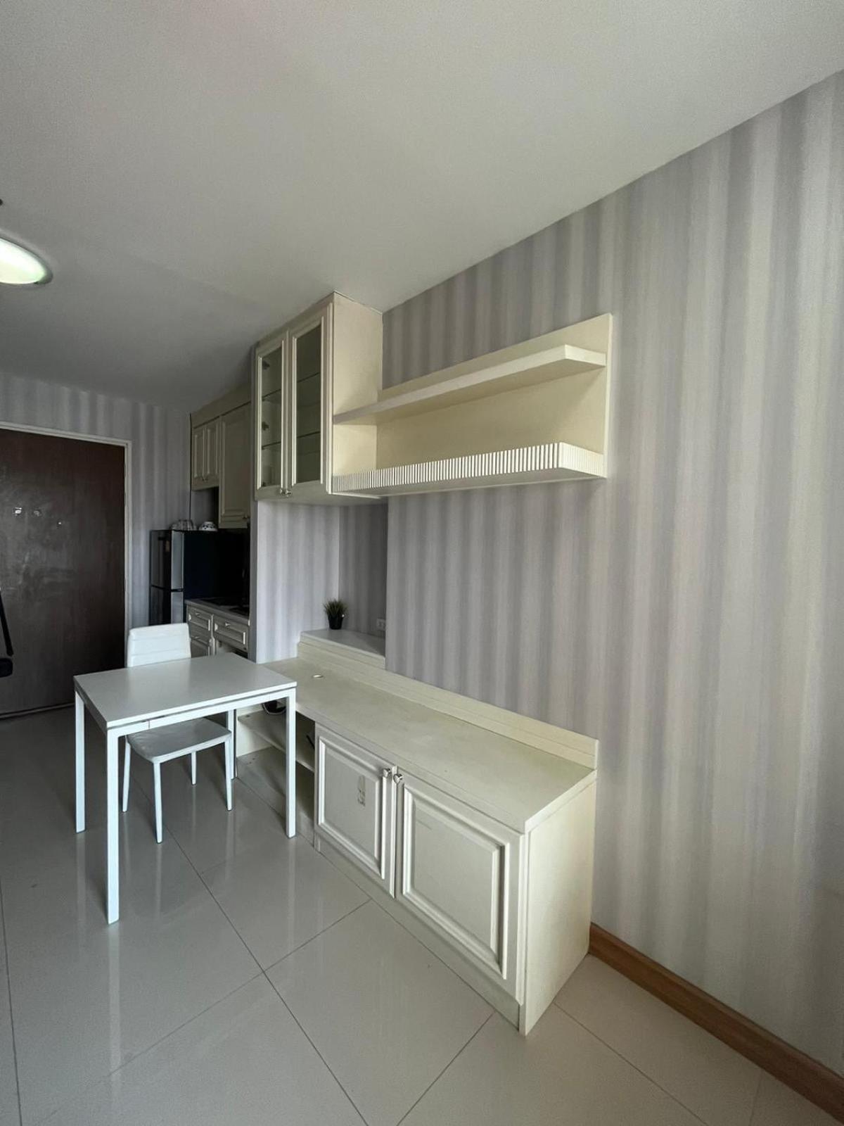 Peaceful One Bedroom By The River Bangkok
