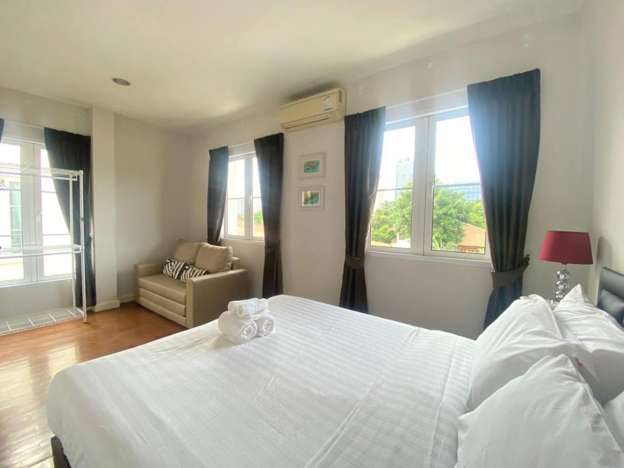 Casa de férias 3 Bedroom Spacious In Downtown Near Mrt Bts Asok Station Bangkok