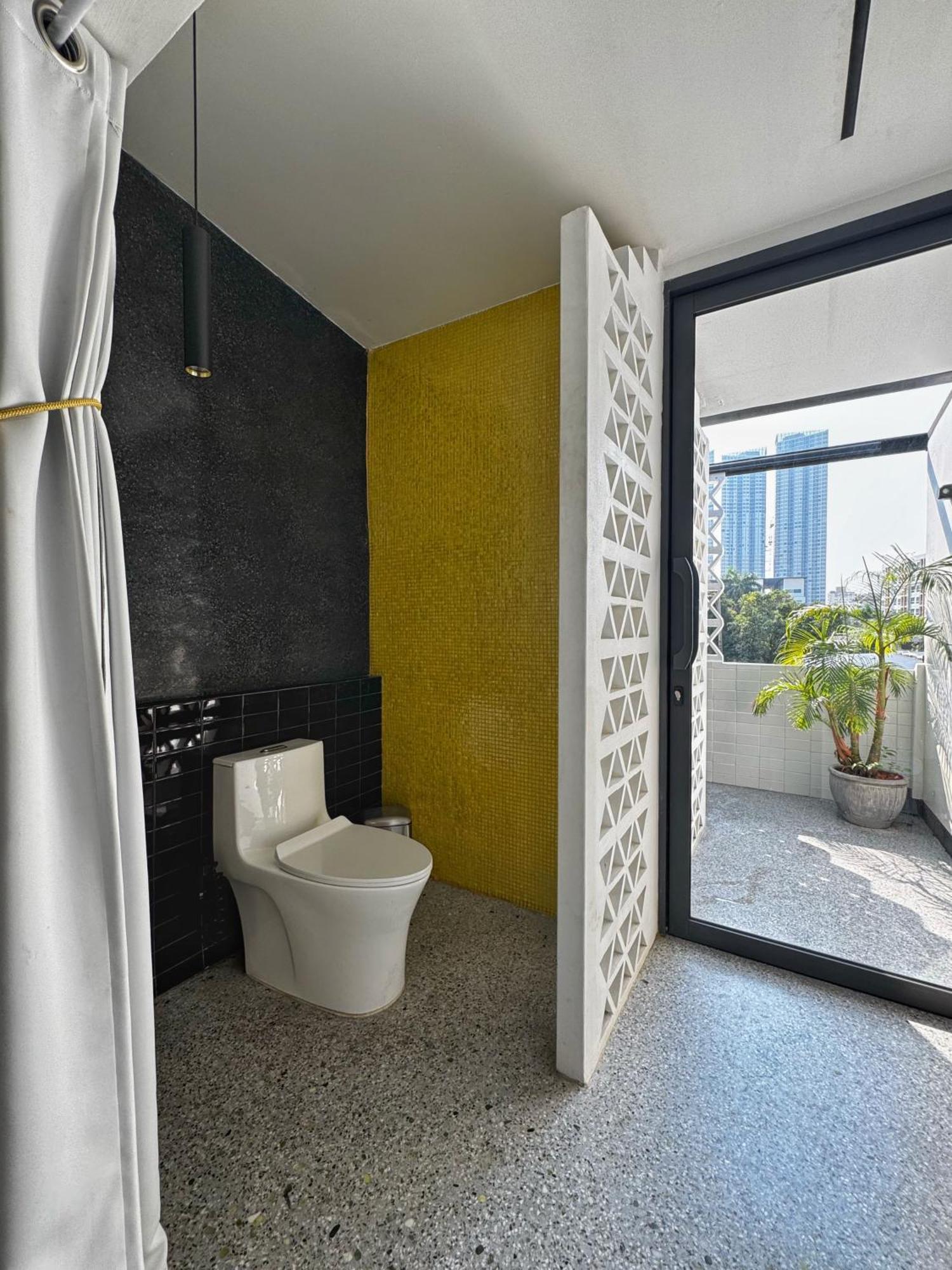 Vakantiehuis Siri Designer 3-storey Townhouse With Garden And Luxury Amenities *