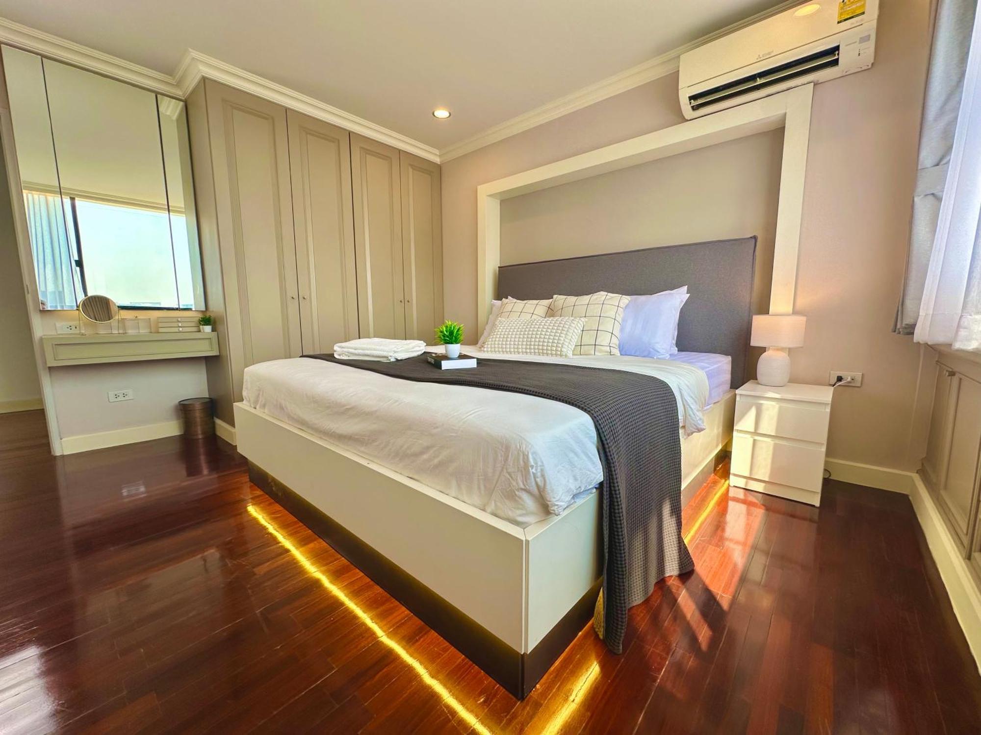 Luxury 3 Bedrooms In The Heart Of The *