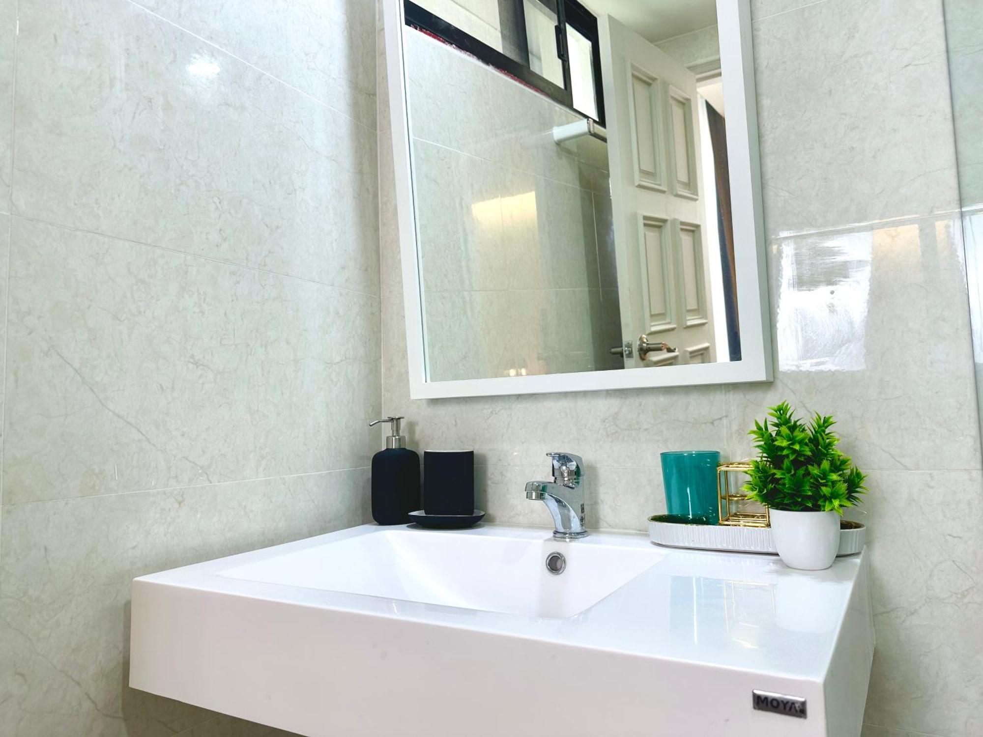 Luxury 3 Bedrooms In The Heart Of The *