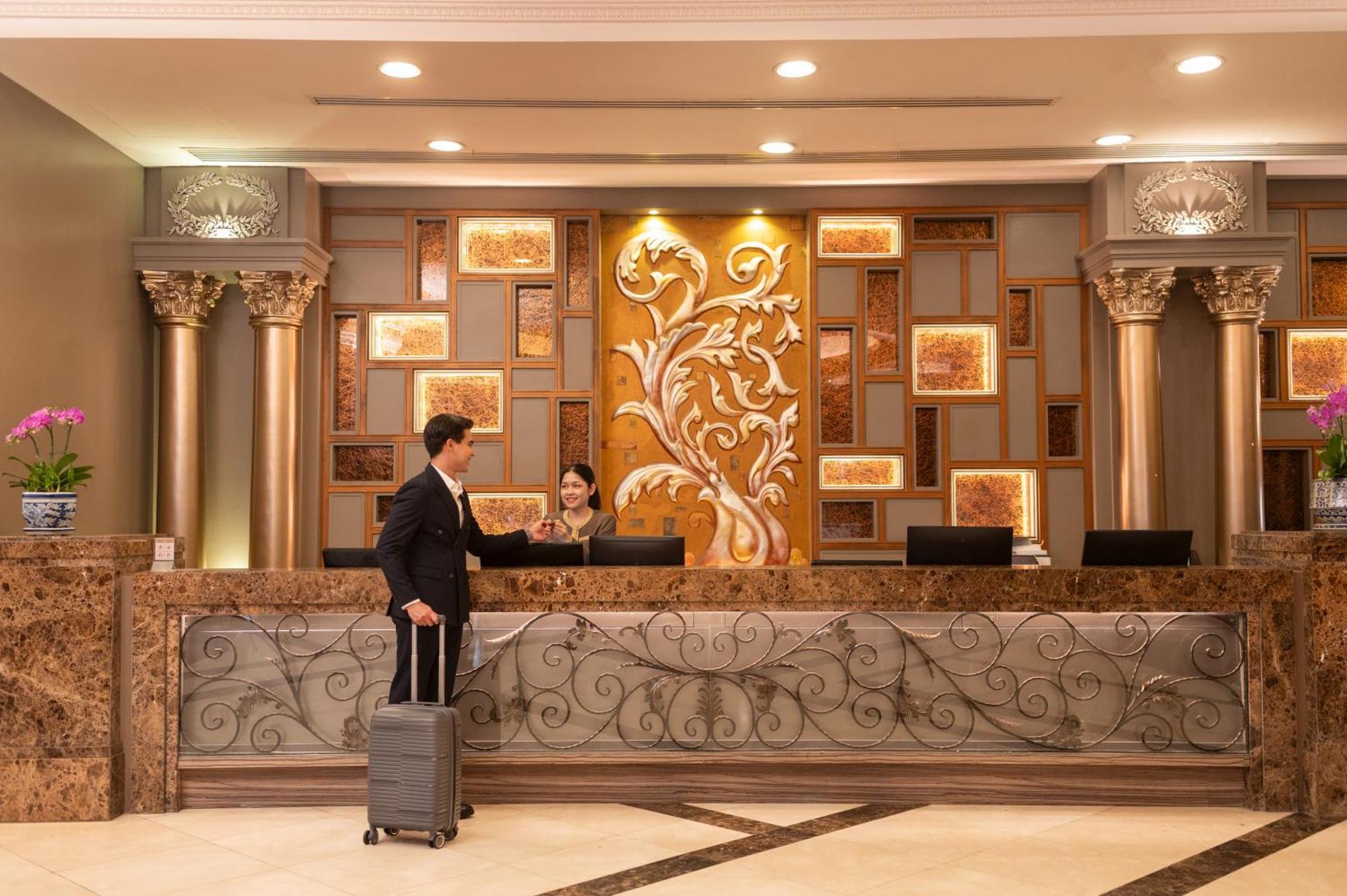 The Berkeley Pratunam - Sha Extra Hotel