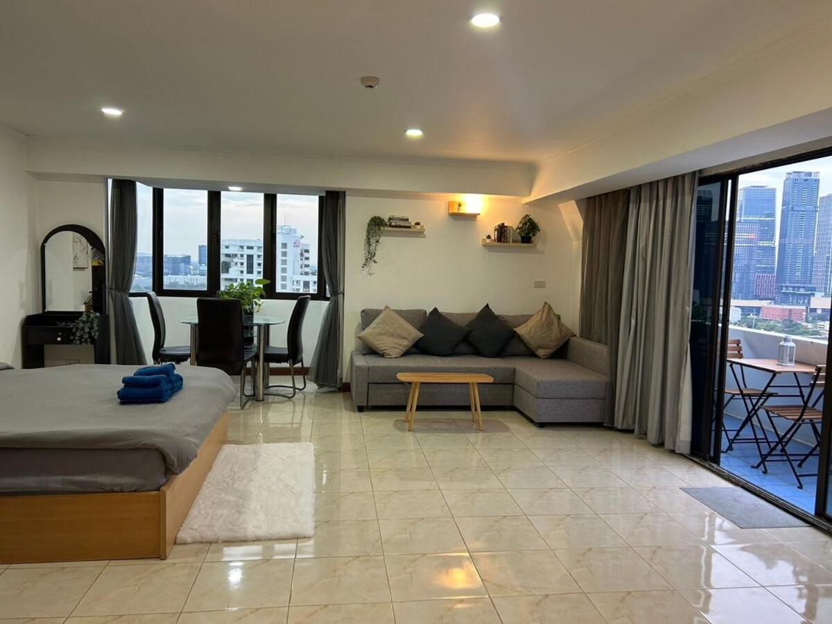 Apartment European Design With Stunning Sunset View