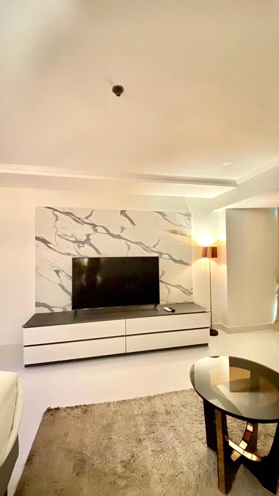 Sukhumvit13 Luxury Apartment *