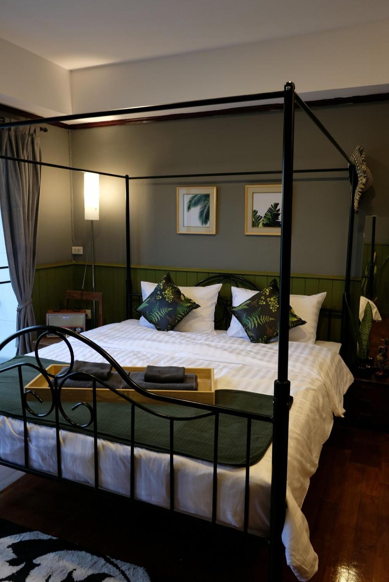 Tana Casa 12 Large Sathorn 6br Townhome With Parking * Bangkok