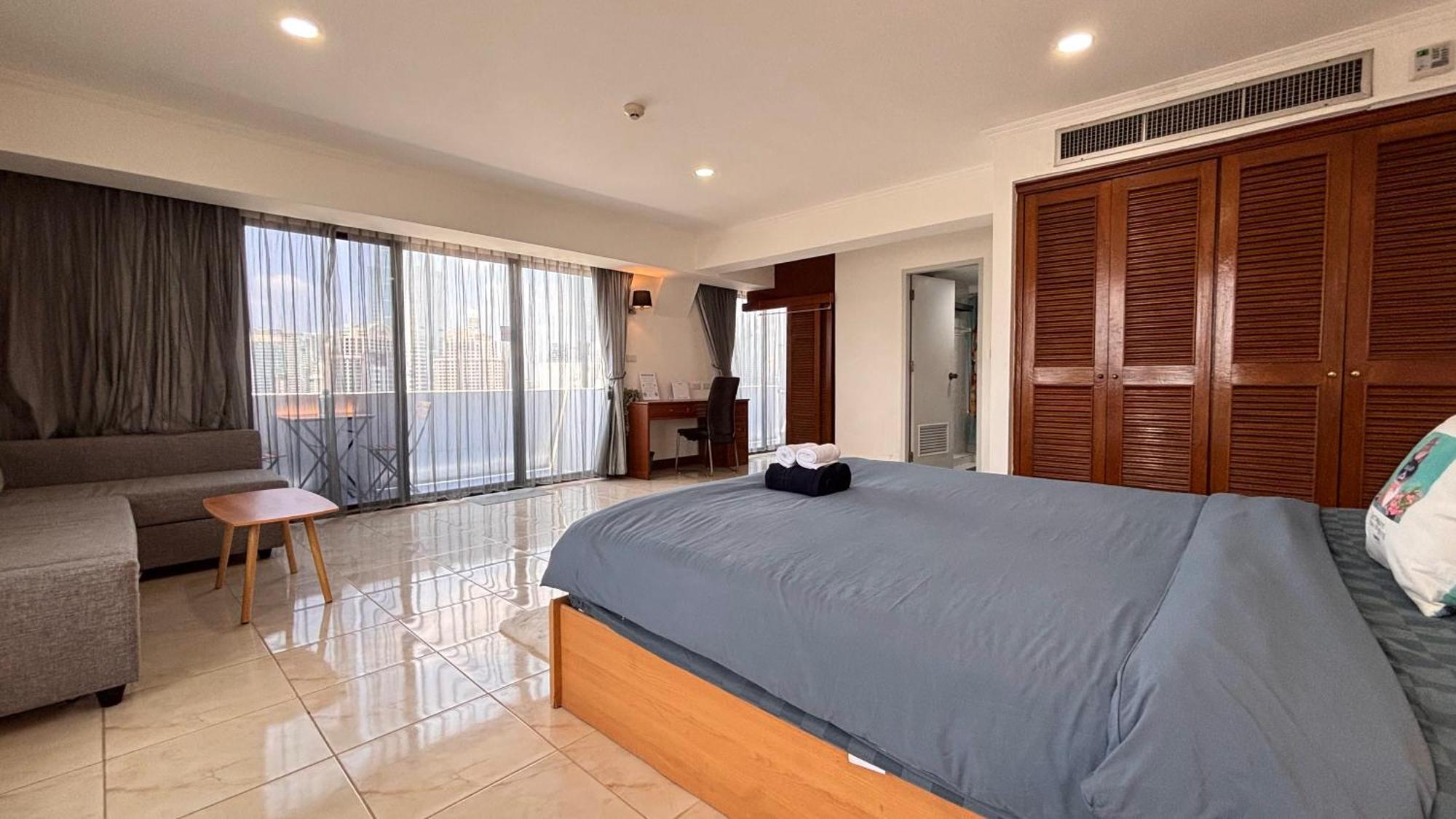 Apartment European Design With Stunning Sunset View Bangkok