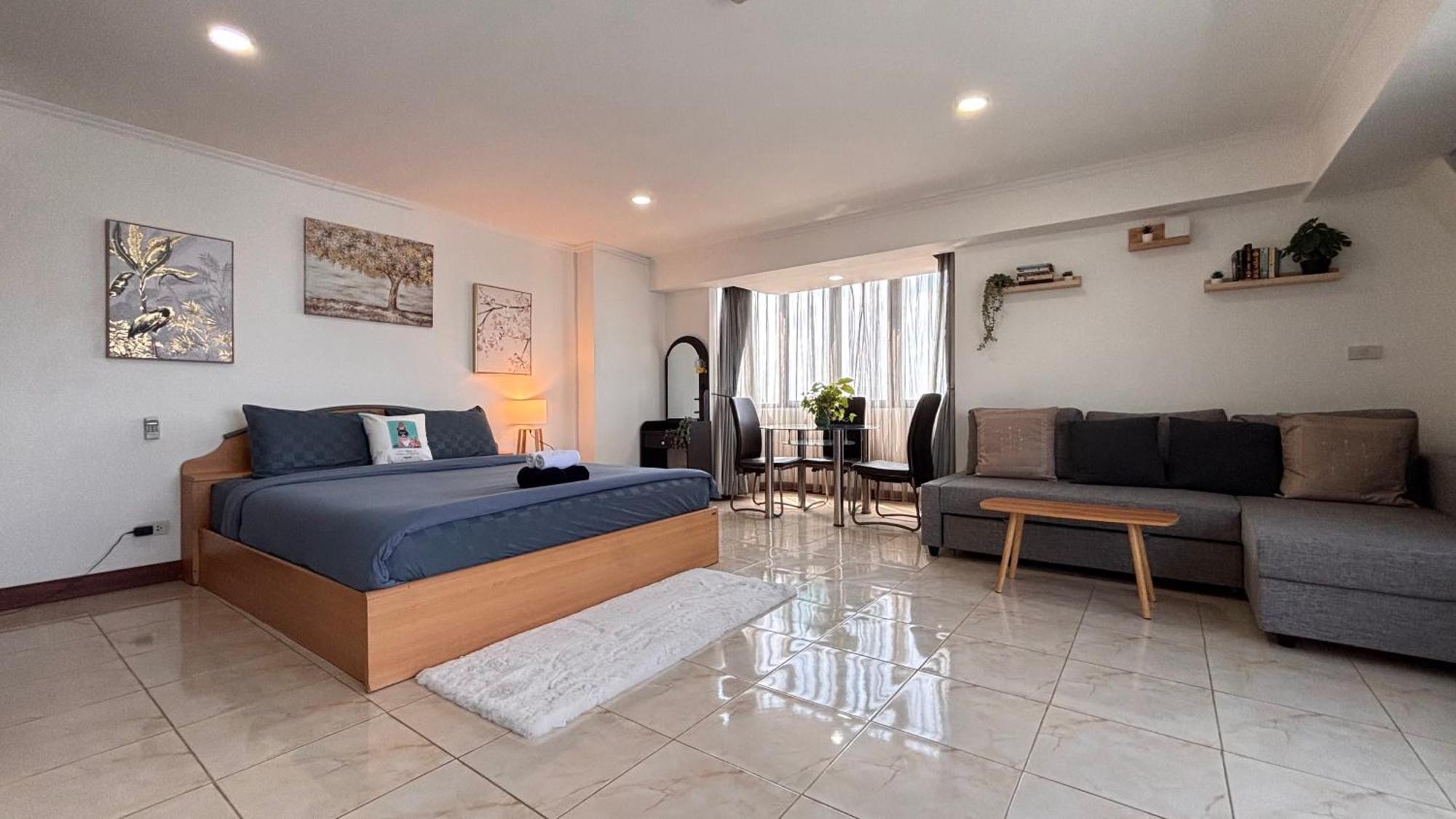 European Design With Stunning Sunset View Apartment