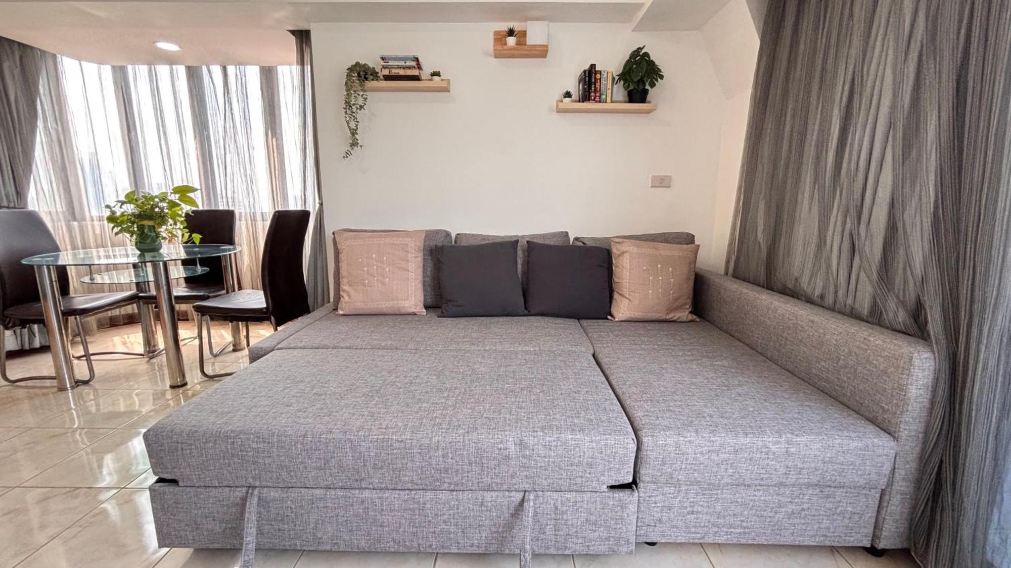 European Design With Stunning Sunset View Apartment Bangkok