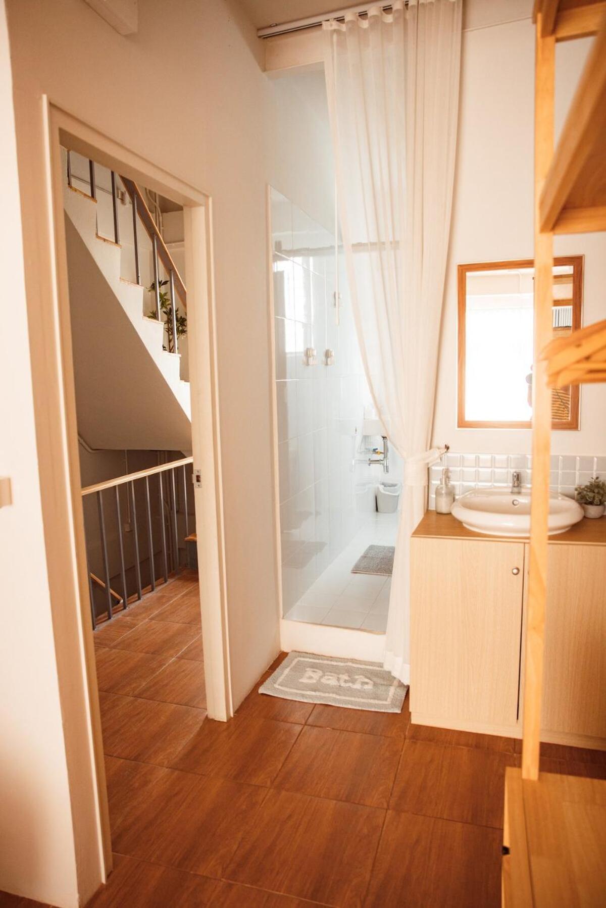 Vakantiehuis Spacious Relaxing Townhouse With Rooftop In Ekamai