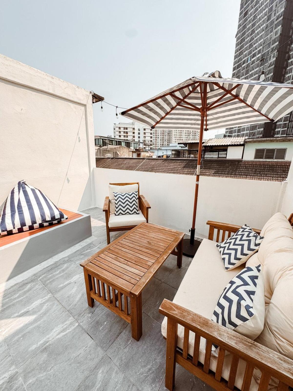 Spacious Relaxing Townhouse With Rooftop In Ekamai * Bangkok