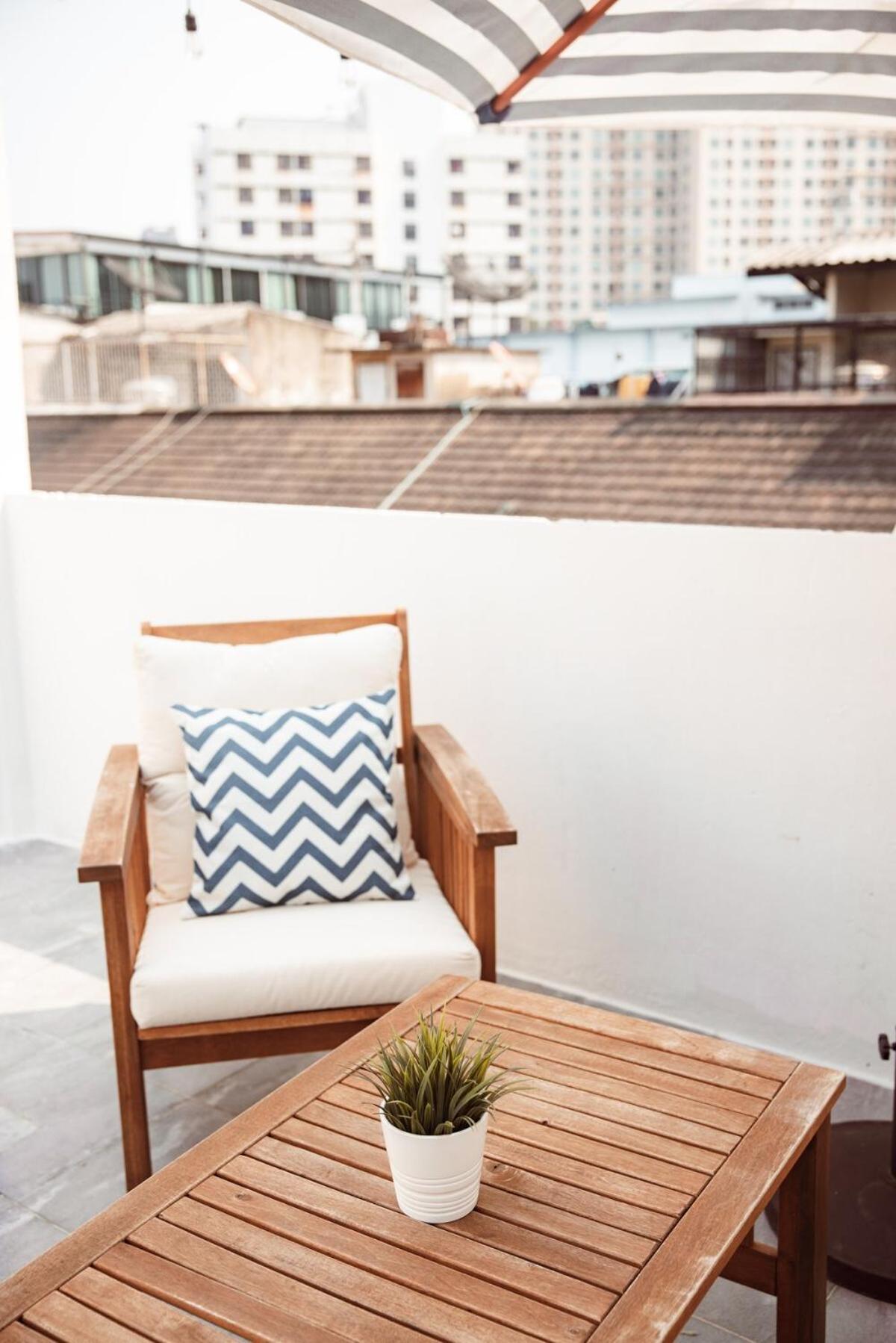 Spacious Relaxing Townhouse With Rooftop In Ekamai